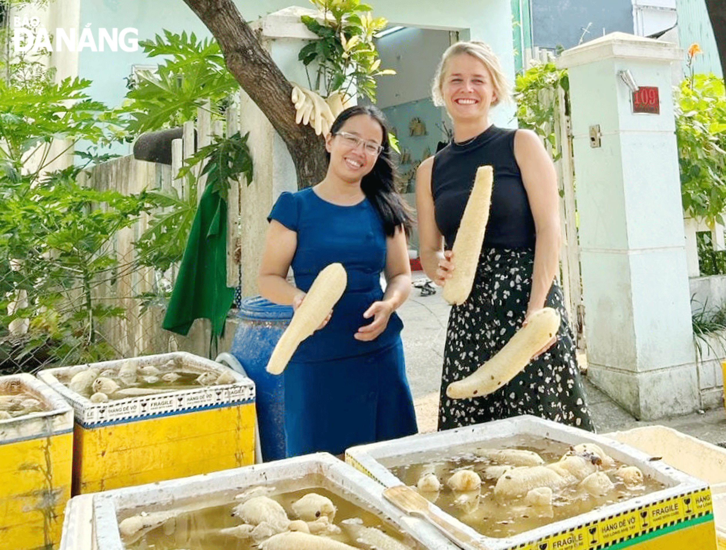 Ms. Vo Thi Ngoc Thu started her business with products made from loofah. Photo: M.Q