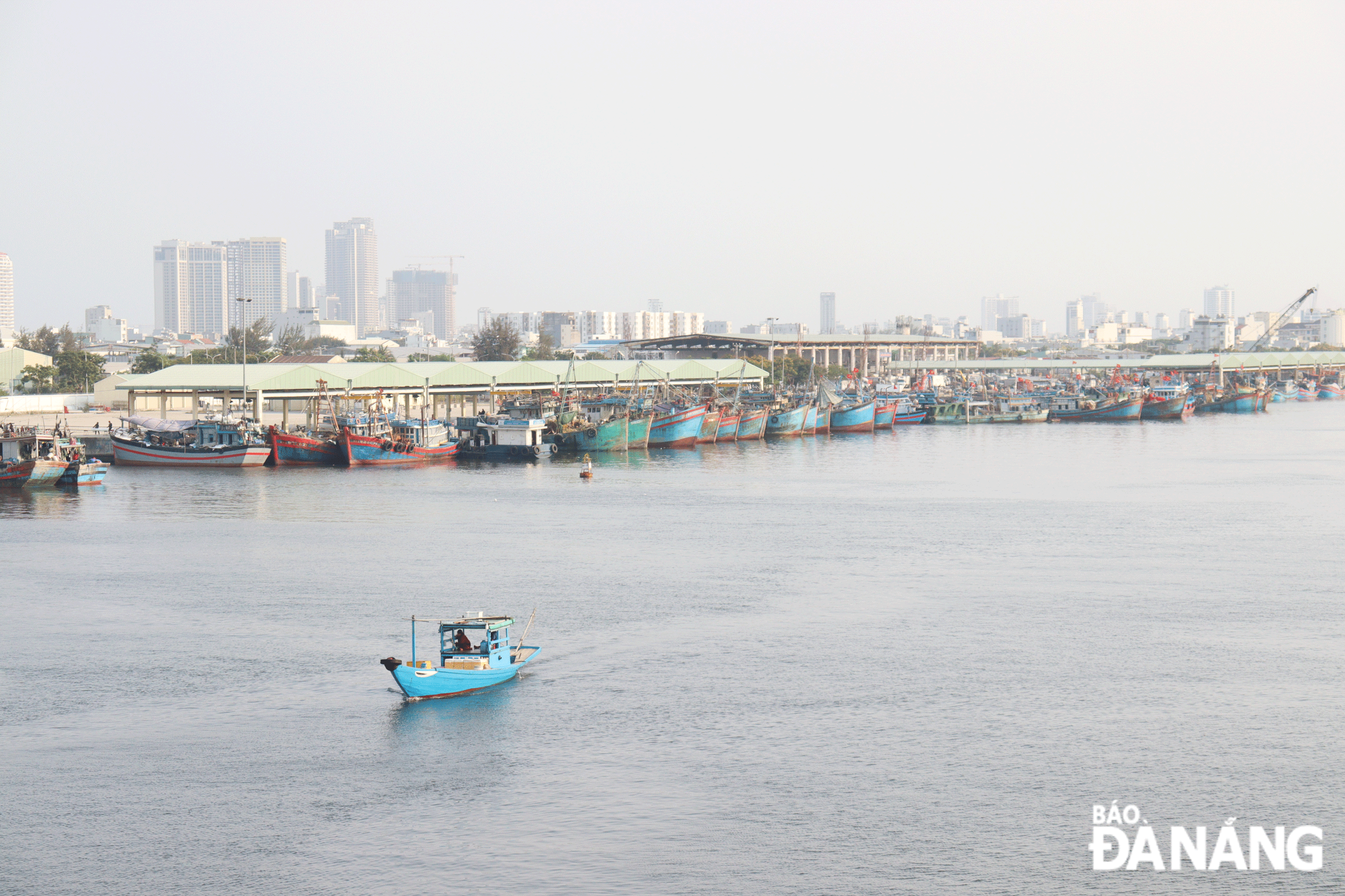 Tho Quang Fishing Port is being upgraded and expanded with covered piers. Photo: HOANG HIEP