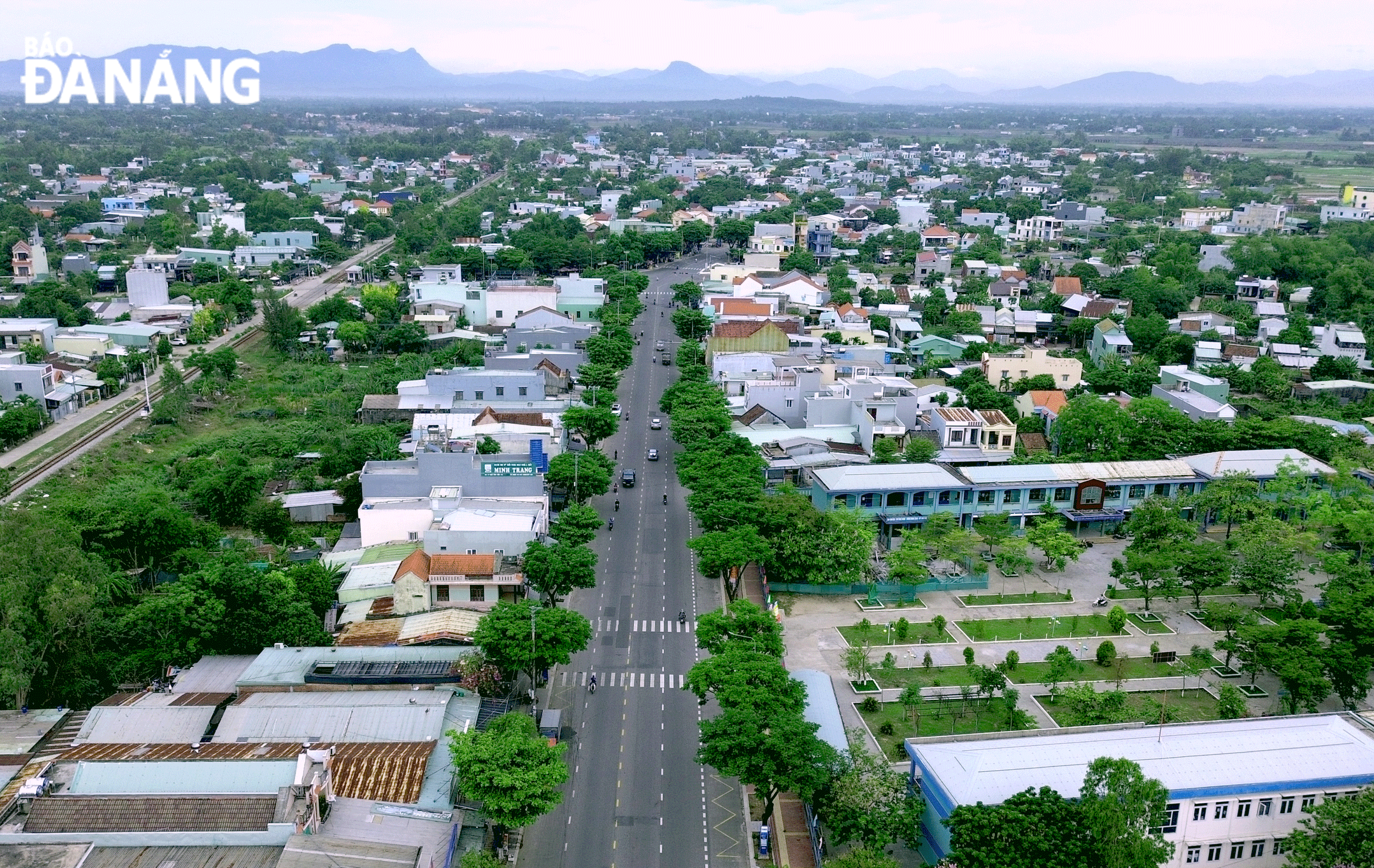 In 2024-2025, 20 villages in Hoa Vang District register to implement 'smart village' model. IN PHOTO: Aerial view of Le Son Bac Village which is registered by Hoa Tien Commune to implement a smart village. Photo: VAN HOANG