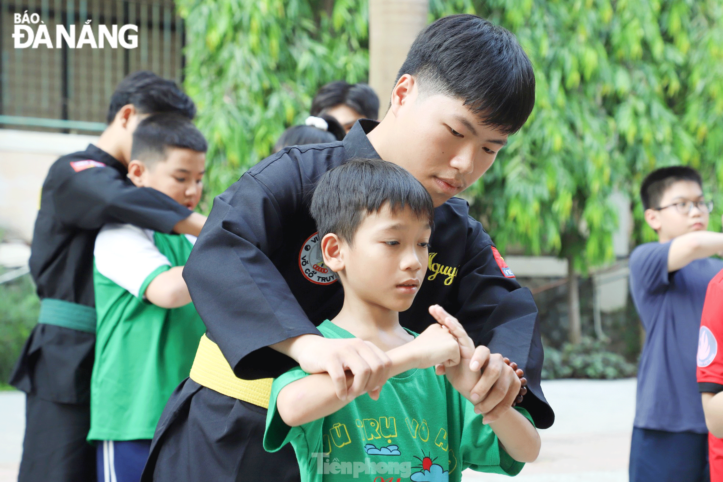 Members of the Martial Arts Club at the Da Nang University of Science and Education are teaching children basic self-defence techniques. Photo: T.Y