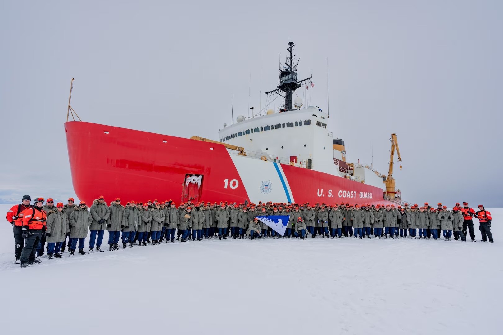 Tàu phá băng Polar Star của Tuần duyên Mỹ làm nhiệm vụ vào năm 2023.  Ảnh: Lực lượng Tuần duyên Mỹ