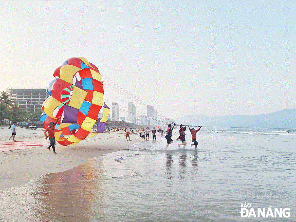 To attract tourists, the Da Nang tourism industry should build more appropriate tourism products.