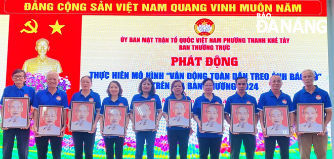 The Vietnamese Fatherland Front Committee of Thanh Khe Tay Ward, Thanh Khe District, Da Nang launched the model “Mobilising all citizens to display Uncle Ho’s portrait” across the ward in 2024