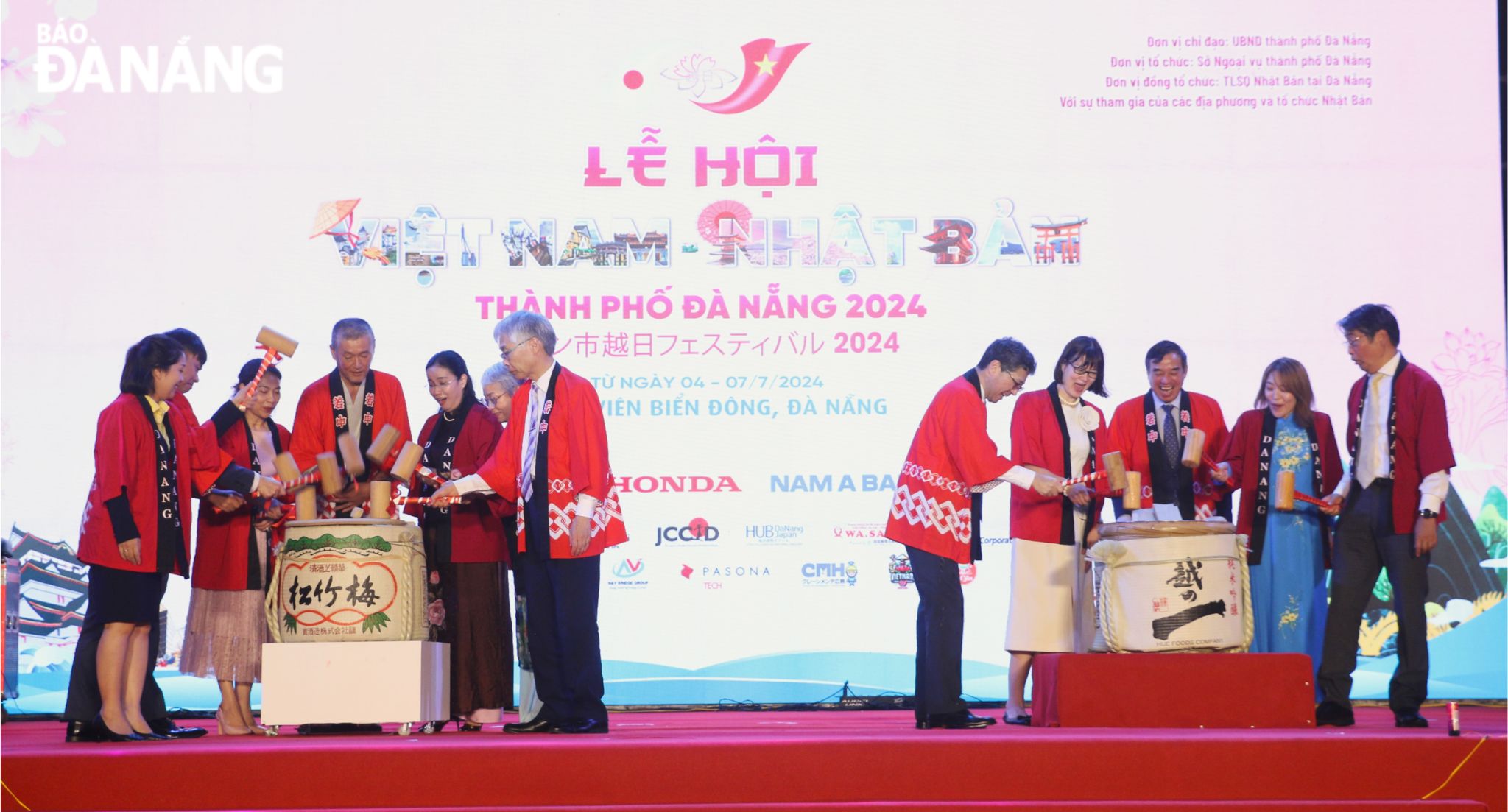 The Viet Nam - Japan Festival in Da Nang leaves a good impression on local people and tourists as well as creates a big buzz among the Japanese business community. Photo: T.P