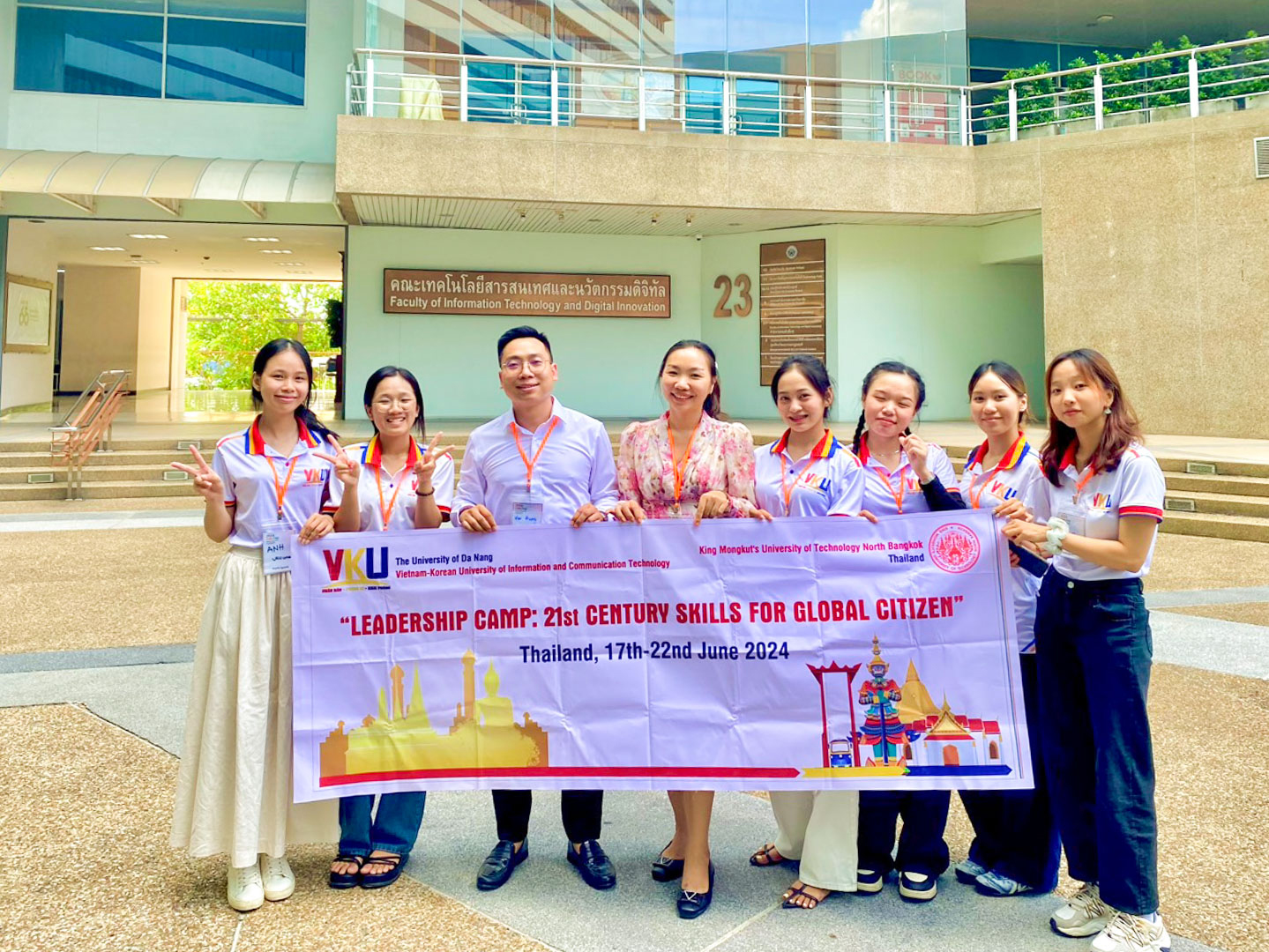 The delegation of students and lecturers from the Department of Digital Economics and E-commerce, the VKU University participate in the international student exchange programme ‘Leadership Camp: 21st Century Skills for Global Citizen’ at the King Mongkut's University of Technology North Bangkok (Thailand). Photo: NVCC