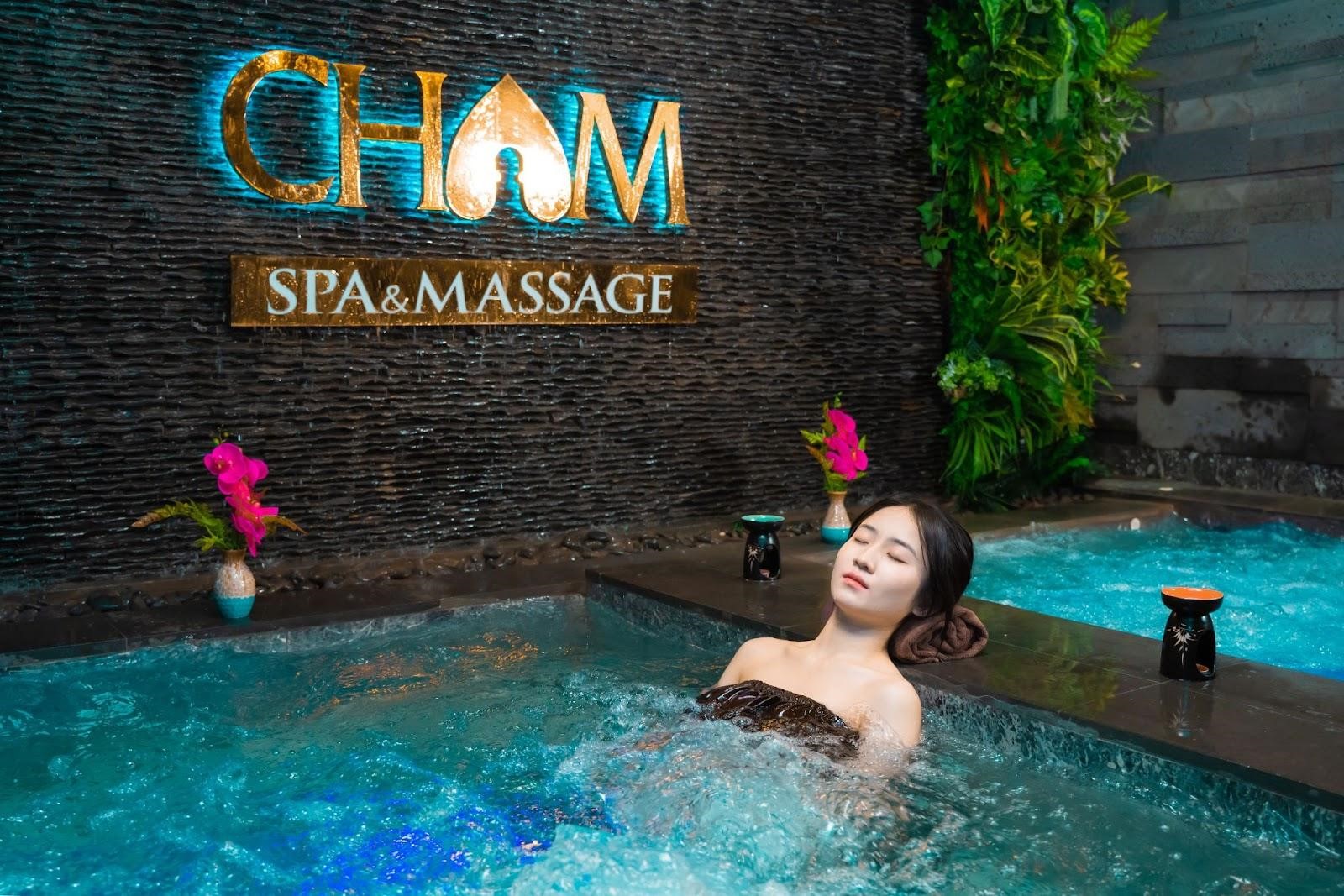 Bồn sục Jaccuzi với công nghệ tiên tiến giúp xua tan mọi stress.