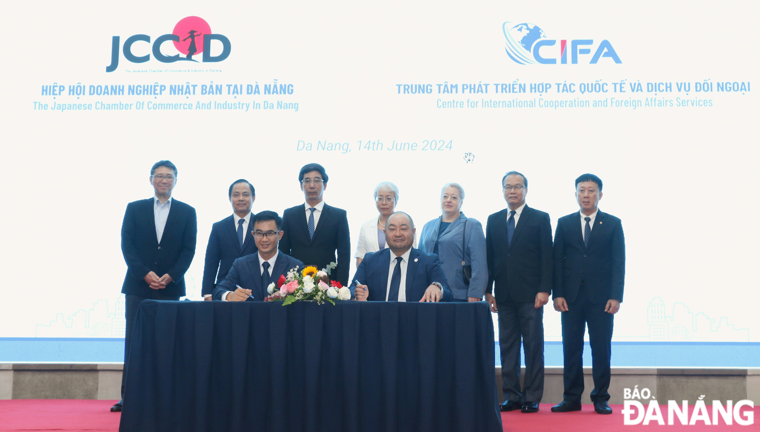 The signing ceremony of the Memorandum of Understanding between the Centre for International Cooperation and Foreign Affairs Services (CIFA) under the Department of Foreign Affairs, and the Japanese Chamber of Commerce and Industry in Da Nang in June 2024. Photo: T.P