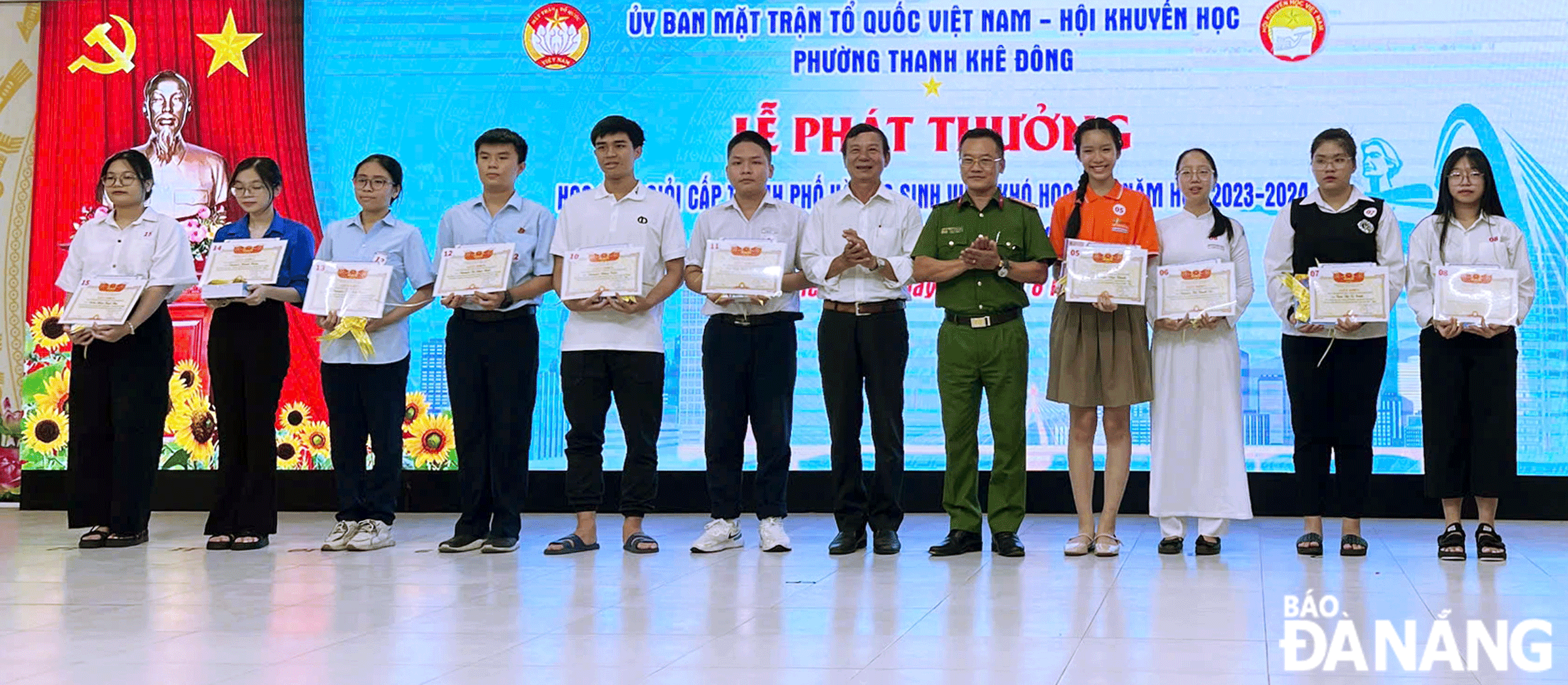 Chung tay tiếp sức học sinh đến trường