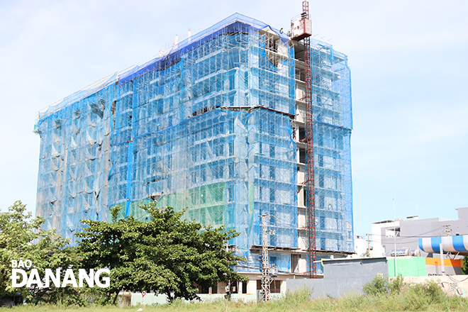 A social housing project for revolution contributors on Vu Mong Nguyen Street, Ngu Hanh Son District is under construction