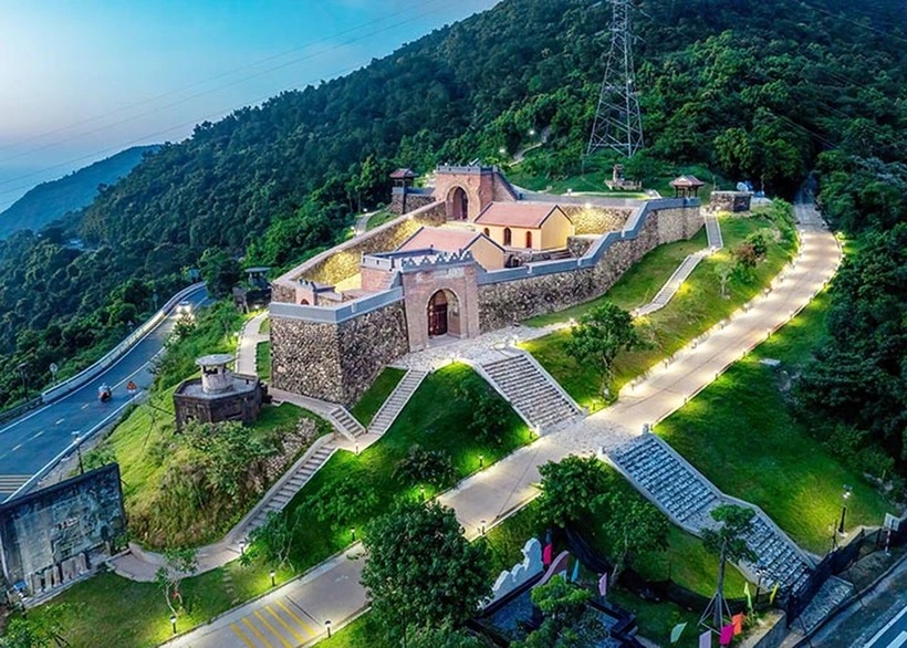 The Hai Van Gate nestles at the top of its namesake mountain pass located at the geographical boundary between Da Nang and Thua Thien-Hue Province.