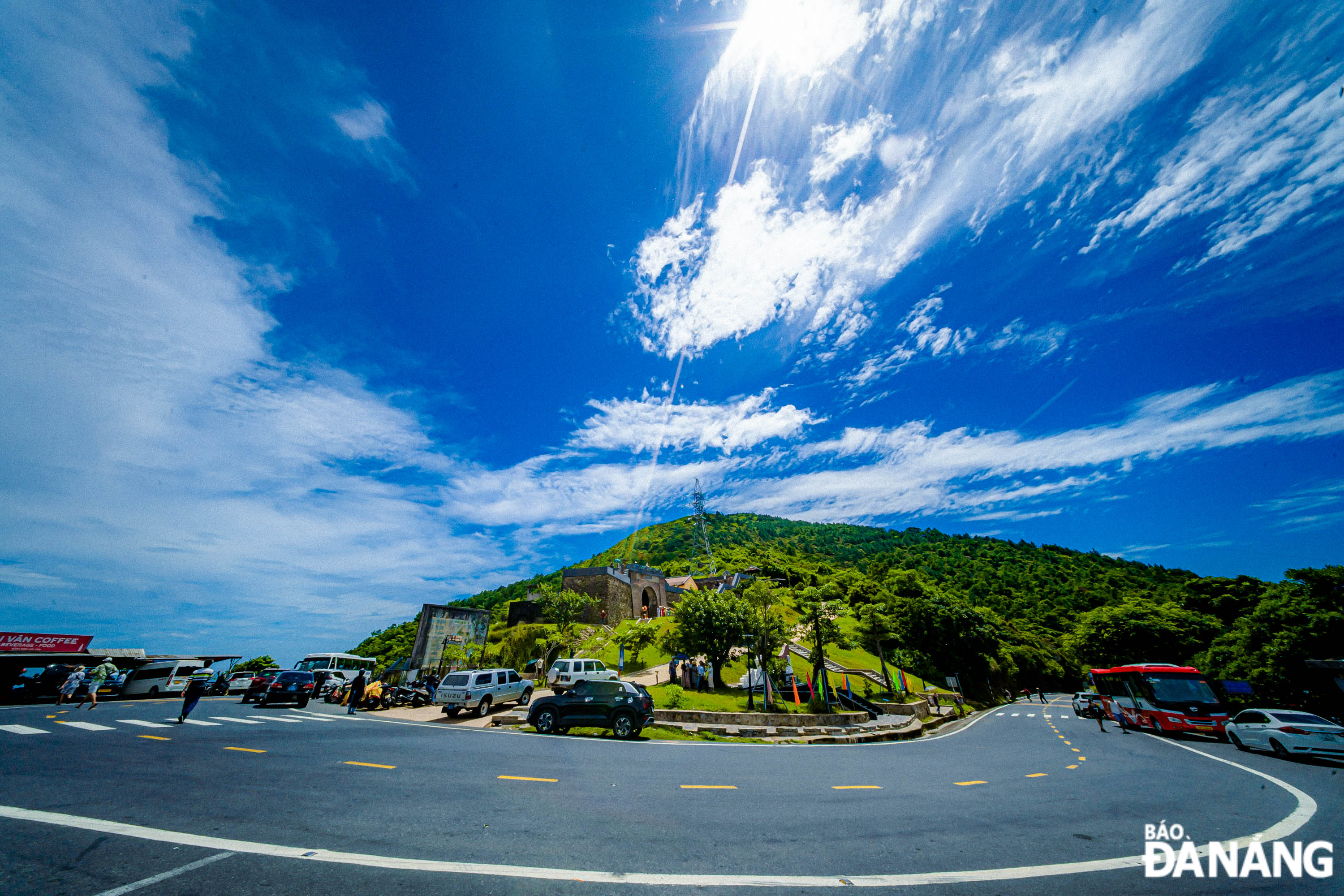 A large number of people and tourists visit the Hai Van Gate on August 1