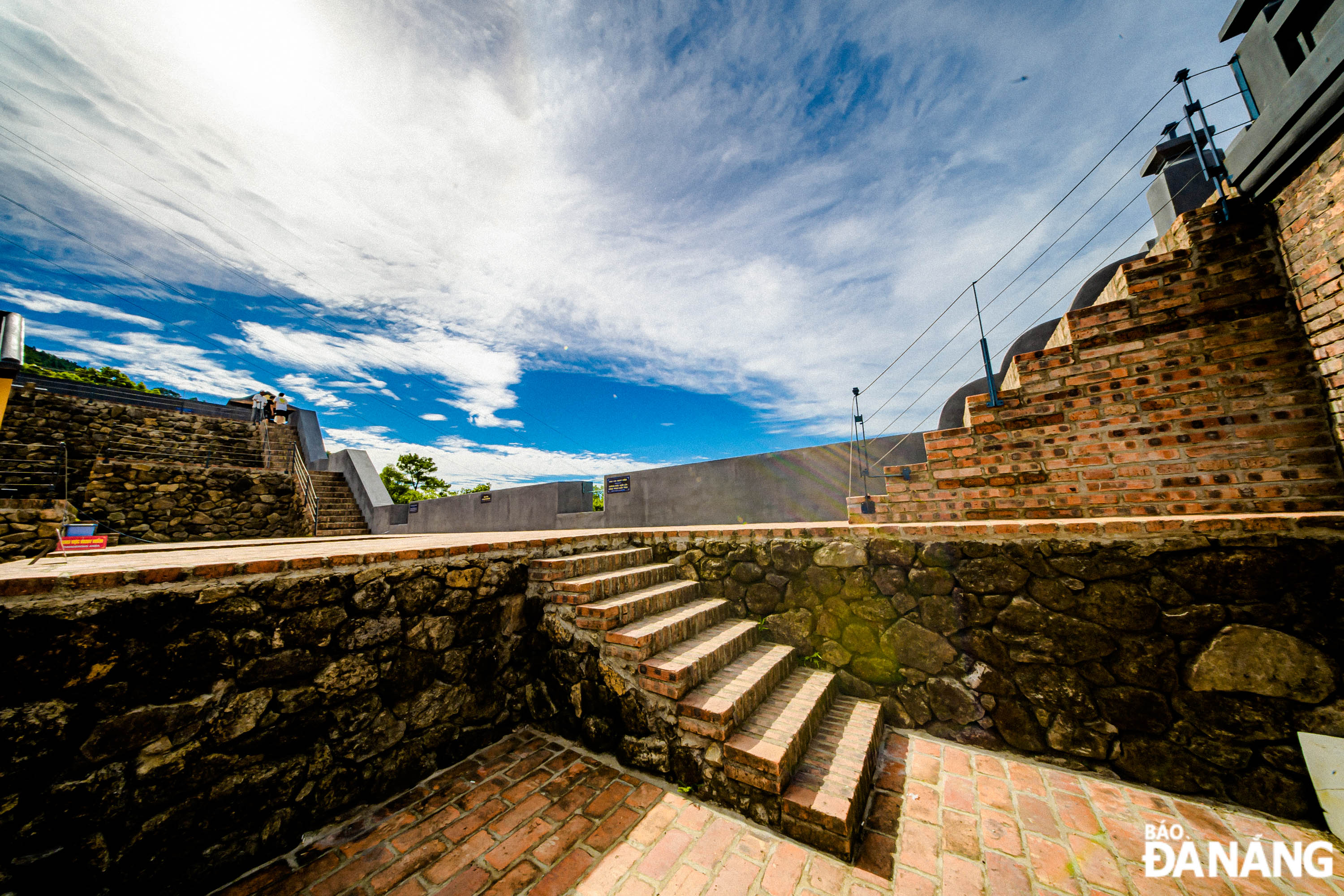 Visitors to the Hai Van Gate national historical site will feel the unique antiquity here.