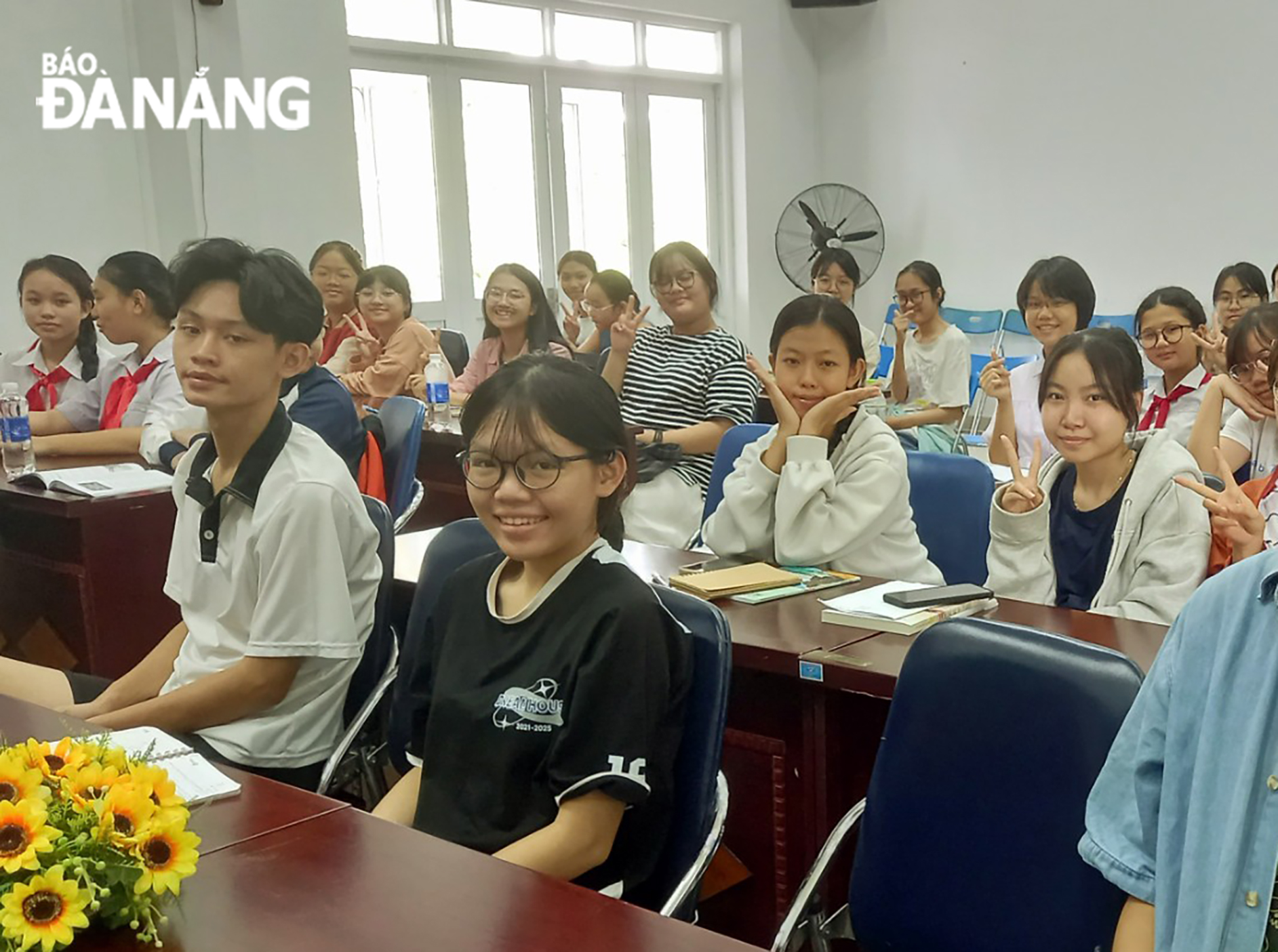 Các em có năng khiếu văn học đến từ các trường tiểu học, THCS và THPT trong thành phố tham gia Trại sáng tác Văn học - Mỹ thuật thiếu nhi Đà Nẵng từ 14-6 đến 20-7. Ảnh: N.K.H