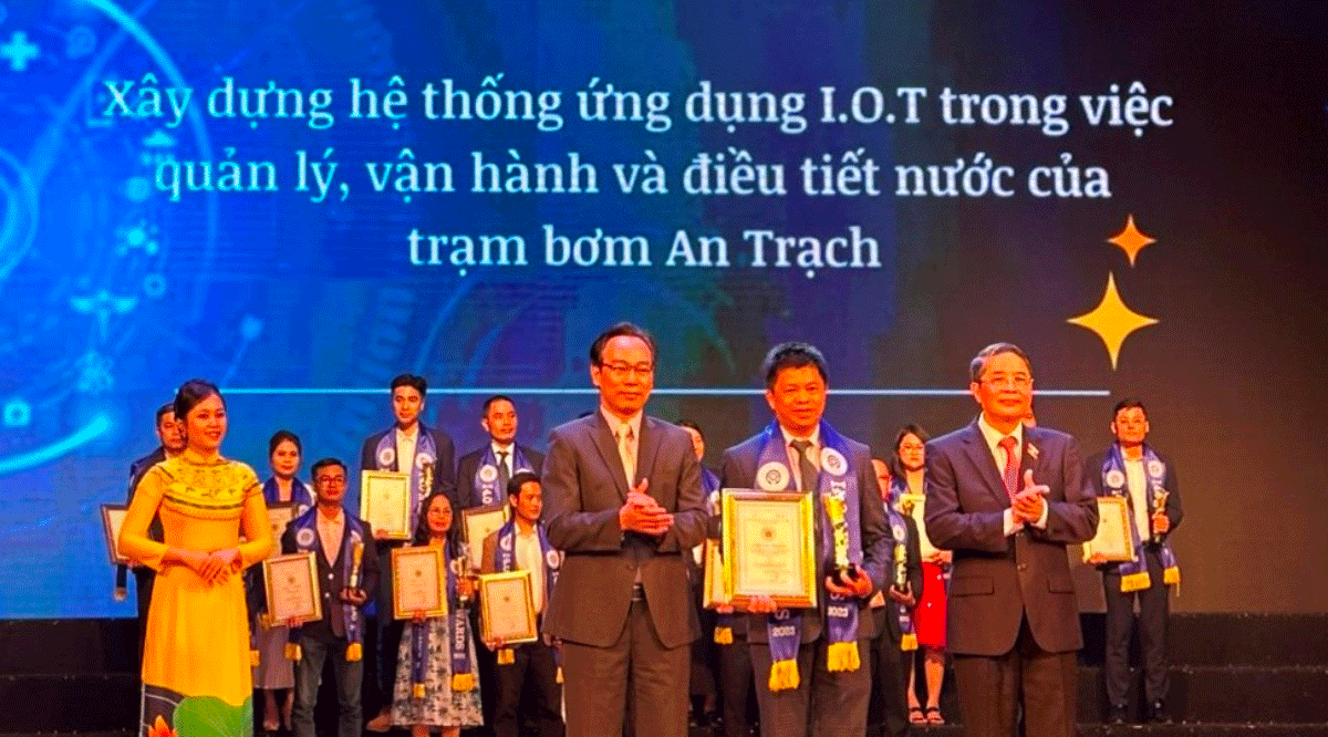 Leaders of the Viet Nam Union of Scientific and Technological Associations awarded a Certificate recognising the NetPlus Joint Stock Company for its smart digital products and Industry 4.0 technological solutions.