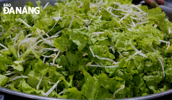 Raw vegetables (lettuce, green onions, cucumber, herbs, bean sprouts) are one of the important ingredients to make a delicious bowl of 'bun mam nem'.