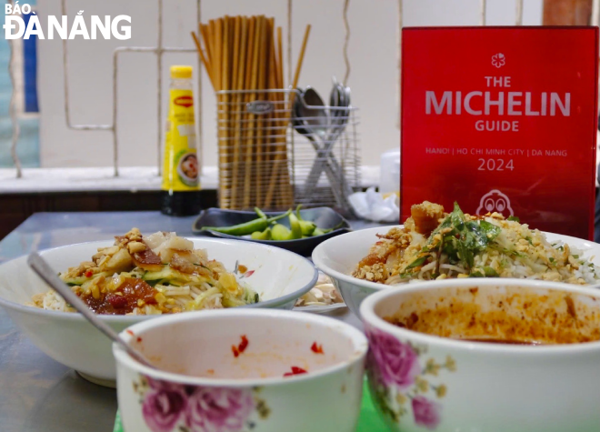 Not only locals, Mrs. Dong's eatery also attracts many tourists. She said that the eatery being honored by Michelin Guide is a source of pride for her and her family members in particular and Da Nang cuisine in general.