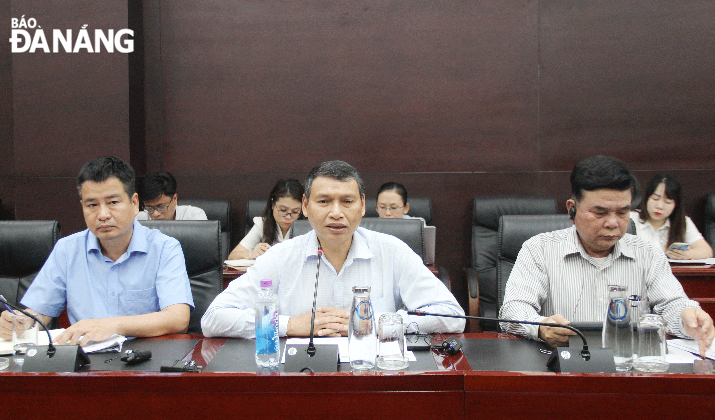 Da Nang People's Committee Vice Chairman Ho Ky Minh (middle) meets with the working delegation on supporting the establishment of a financial centre in Da Nang, August, 6, 2024. Photo: M.Q