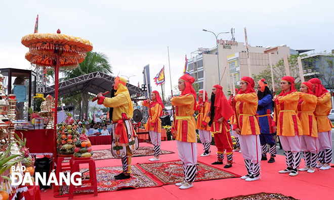 The ‘Cau Ngu’ (Whale Worshiping) Festival in Son Tra District is held annually, rotating among the three wards of Man Thai, Nai Hien Dong, and Tho Quang in Son Tra District, to pay homage to ancestors and pray for national stability, peace, and favourable weather conditions.