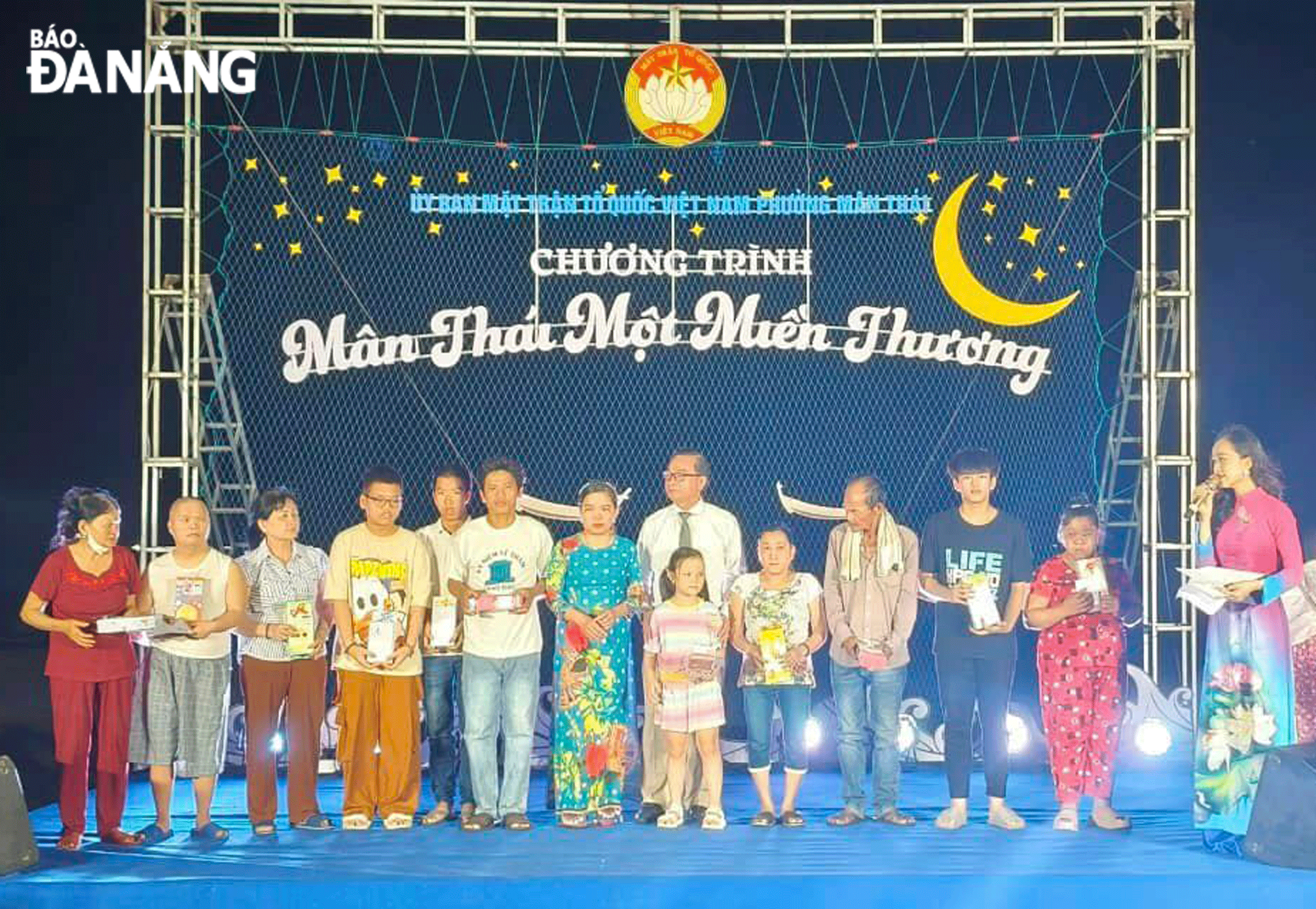 Chương trình văn nghệ gây quỹ “Mân Thái - một miền thương” được bà Lê Thị Hồng Phấn triển khai từ năm 2017 đến nay, tạo nguồn thu khoảng 150 triệu đồng cho Quỹ “Vì người nghèo” của phường. Ảnh: H.N