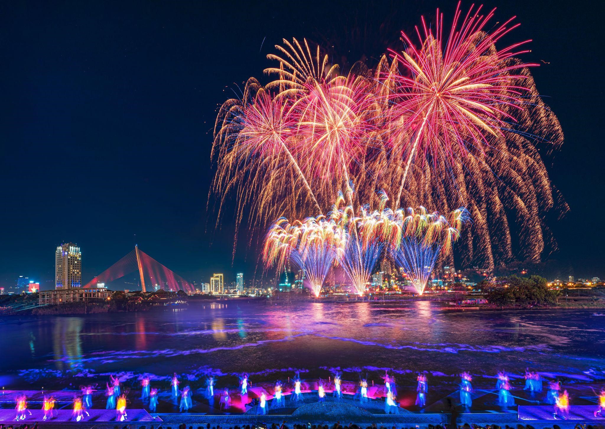 A series of new firework effects have been added to the Symphony of River show since August