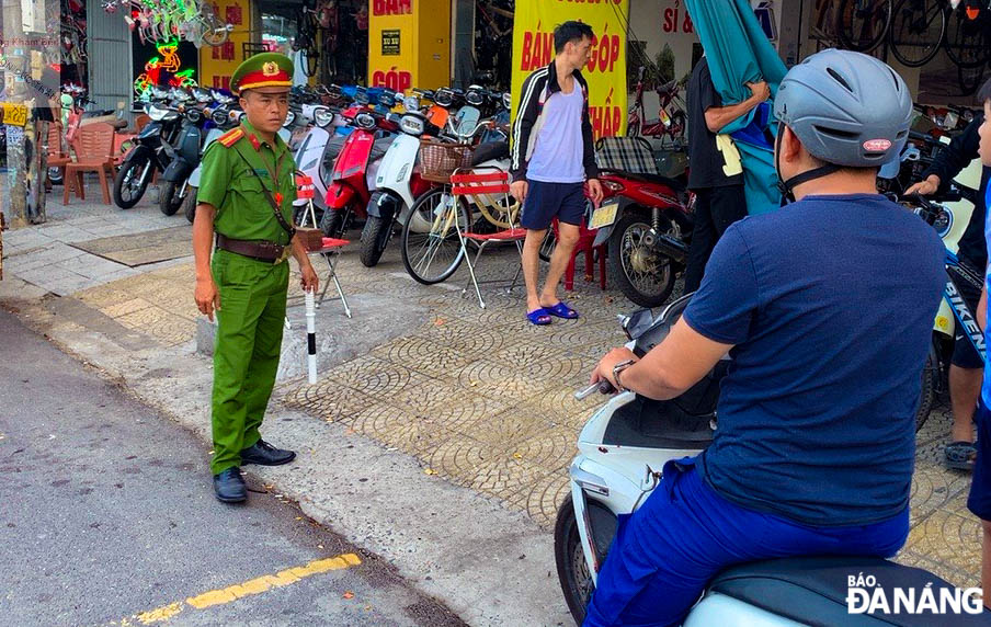 Lực lượng chức năng có mặt để xử lý sự việc.