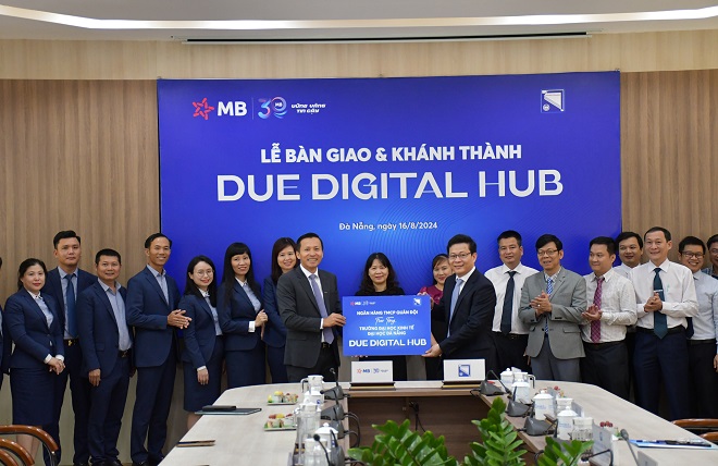 The handover ceremony for DUE-MB Digital Hub held at the University of Economics on Friday. Photo: THANH LAN