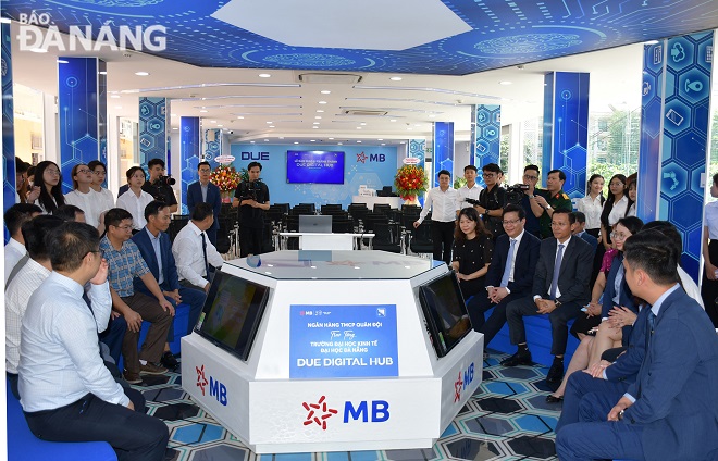 Delegates experiencing the DUE-MB Digital Hub. Photo: THANH LAN