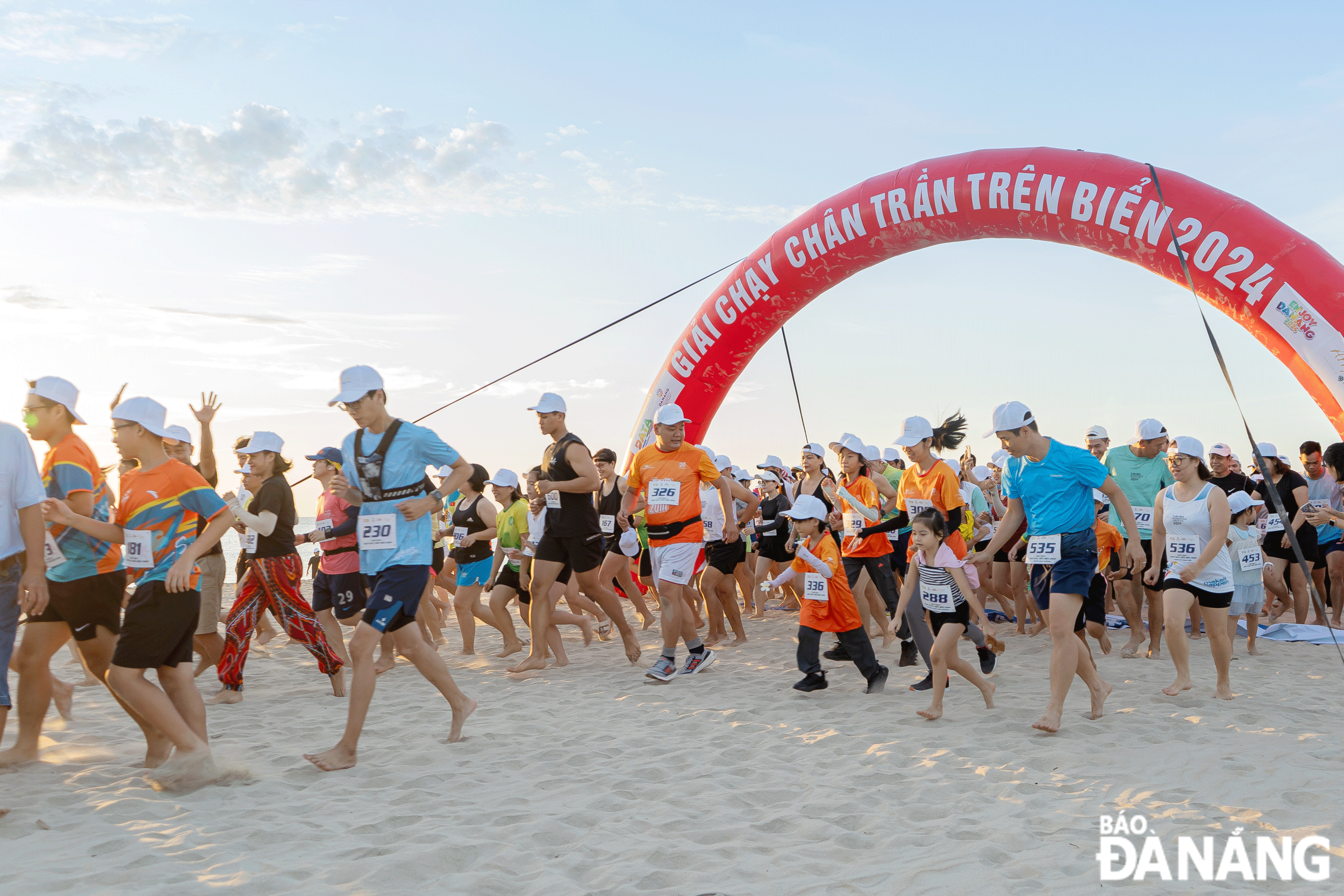 With well-invested infrastructure, Da Nang is considered to have the great potential to host major music and sports events. IN PHOTO: Thousands of people attend the 2024 Barefoot Run. Photo: NHAT HA