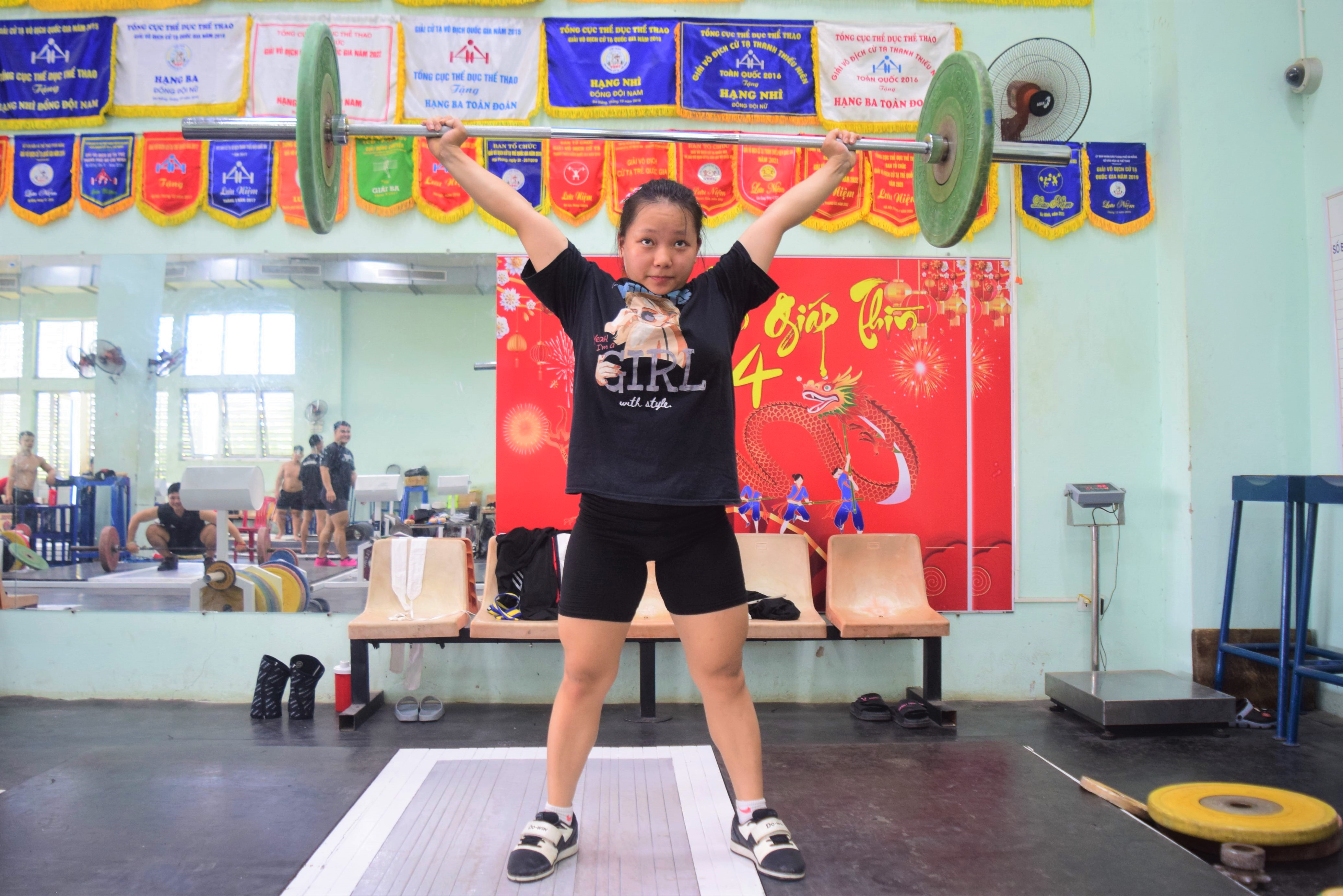 Da Nang’s weightlifting team has been training hard to prepare for the 2024 National Club Weightlifting Championship. Photo: P.N