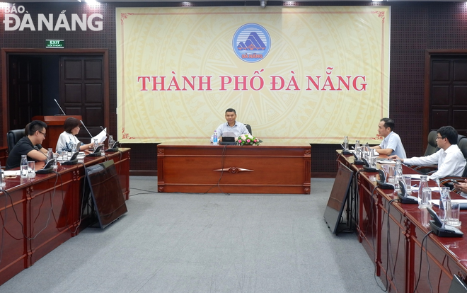 Standing Vice Chairman of the Da Nang People's Committee Ho Ky Minh chairs a meeting on Tuesday to review the plan for organising the event ‘Da Nang Semiconductor Day 2024’, August 20, 2024. Photo: MAI QUE