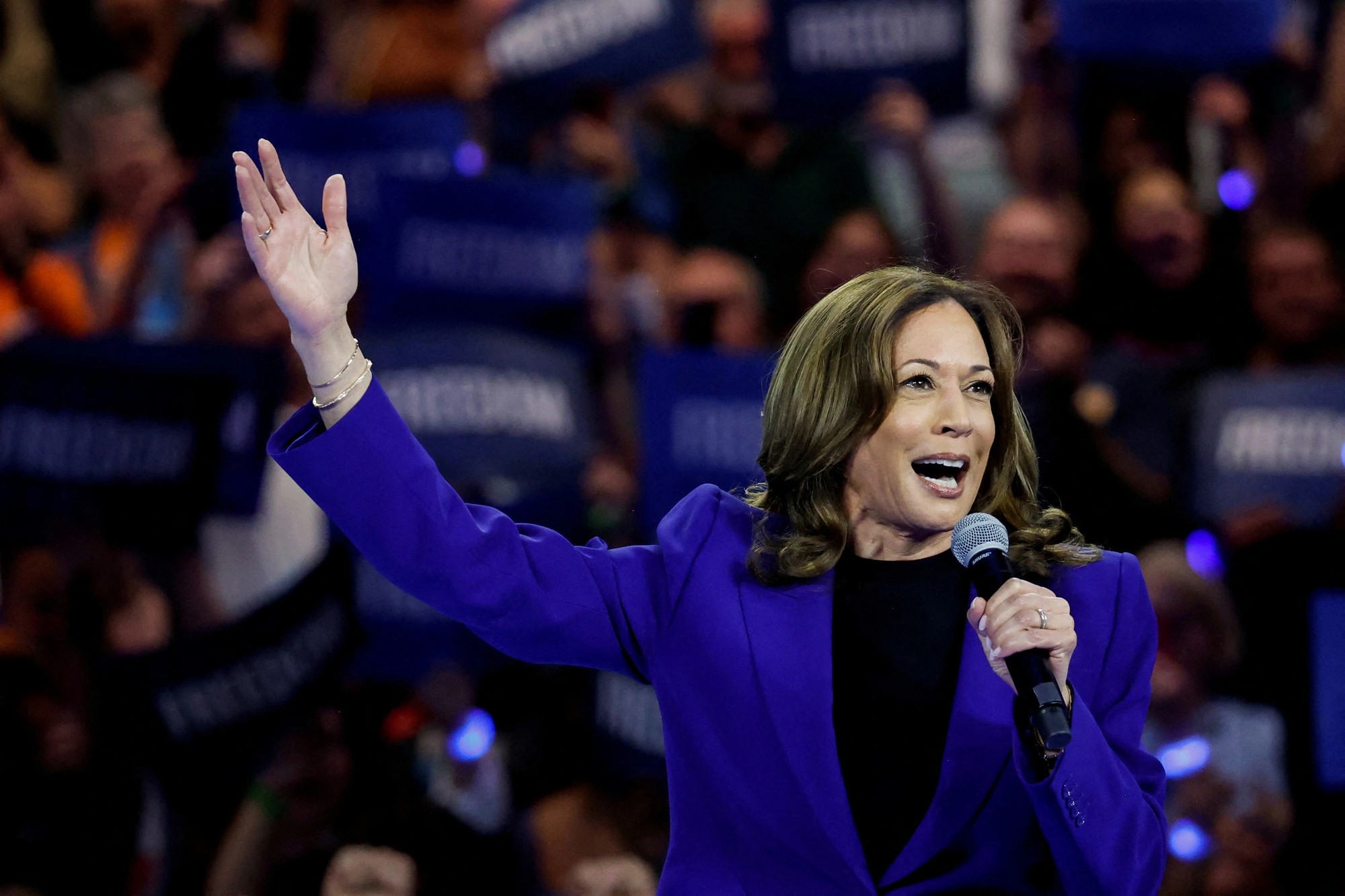 Phó Tổng thống Mỹ Kamala Harris chính thức trở thành ứng cử viên tổng thống của đảng Dân chủ. Ảnh: Reuters	