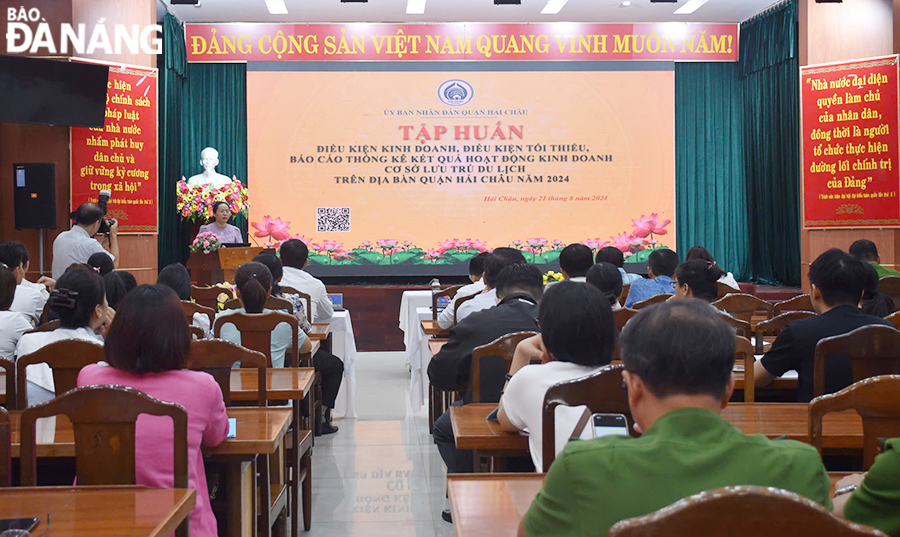 Tourism firms and accommodation service providers in Hai Chau District attending the training course on Wednesday. Photo: THU HA