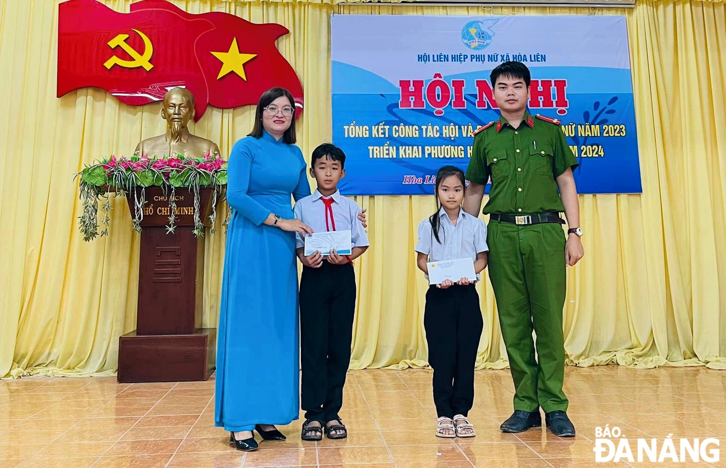 This initiative has garnered the collective support of various agencies, organisations, and individuals across the city. PHOTO: The Women’s Union of Hoa Lien Commune, Hoa Vang District, collaborates with various units to provide support to students overcoming difficulties to achieve academic success. Photo: X.D