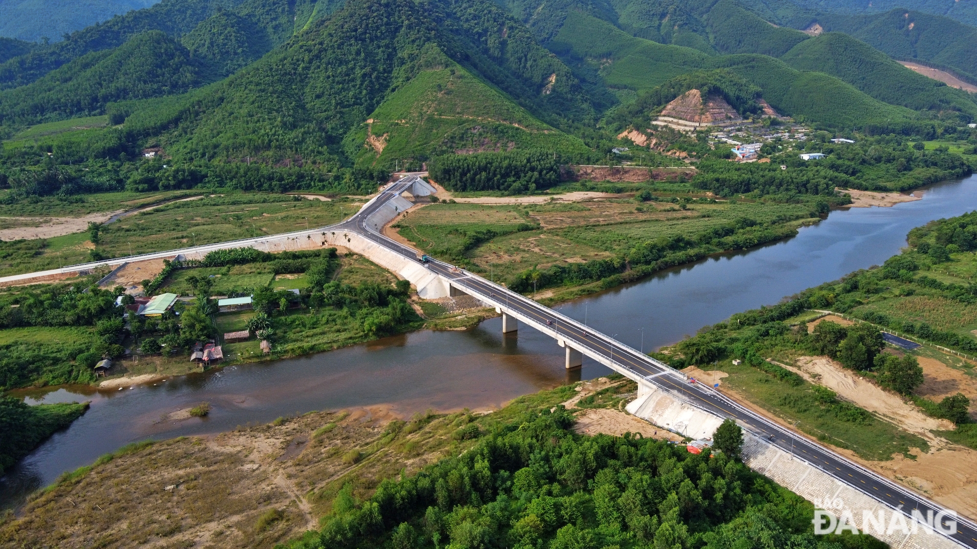 Các hạng mục chính tại dự án gồm có: đường nhánh chính, đường nhánh kết nối, cầu qua sông Cu Đê và cầu qua suối Bàu Bàng.