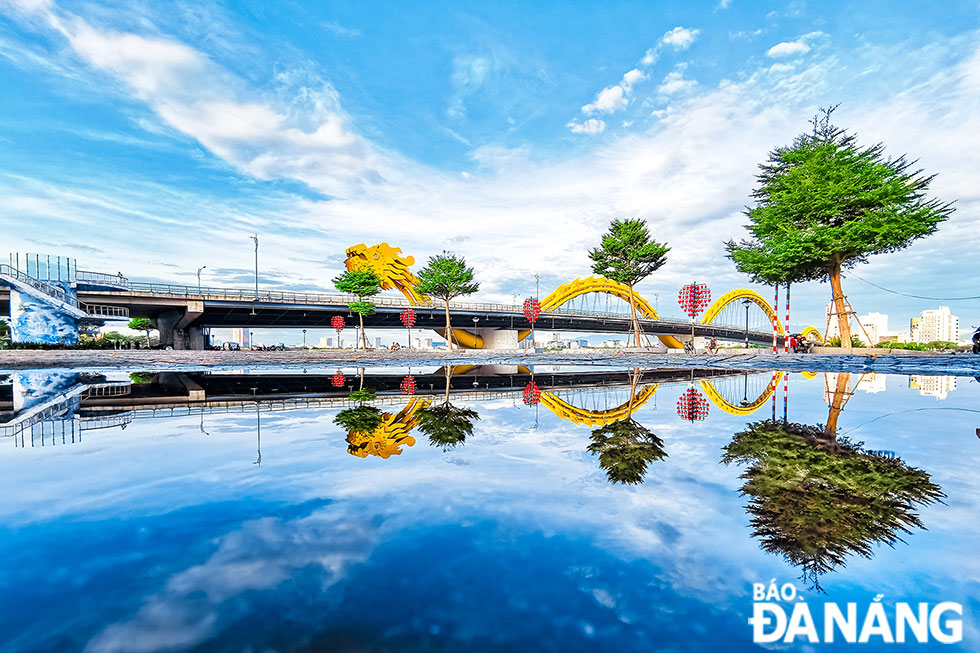 Da Nang has a different beauty in each season. Many tourists choose to visit the city in the rainy season to experience the peace. Photo: DANG MINH TU