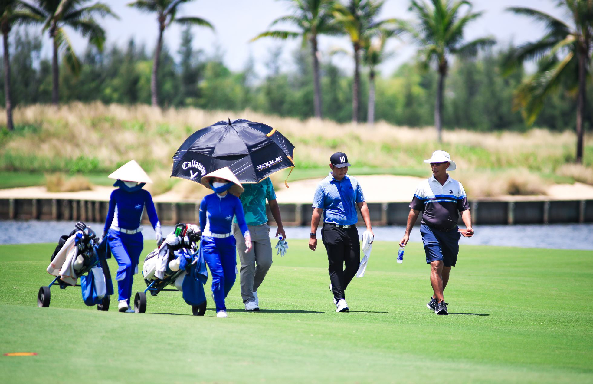 With the participation of many international golfers, the tournament is an opportunity to attract visitors from countries worldwide with participating golfers. In the photo: Golfers competing at the Legend Danang Golf Resort. Photo: THU HA