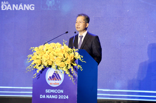 Da Nang Party Committee Secretary cum Head of the city’s National Assembly Deputies’ Delegation Nguyen Van Quang delivers a speech at the ‘Semicon Da Nang 2024’ event, August 30, 2024.