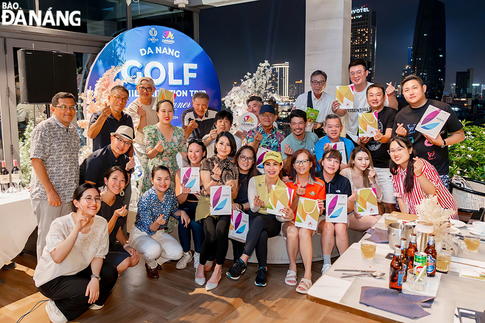 The famtrip delegation has the opportunity to meet and exchange within the framework of the BRG Open Golf Championship Da Nang 2024. Photo: T.H