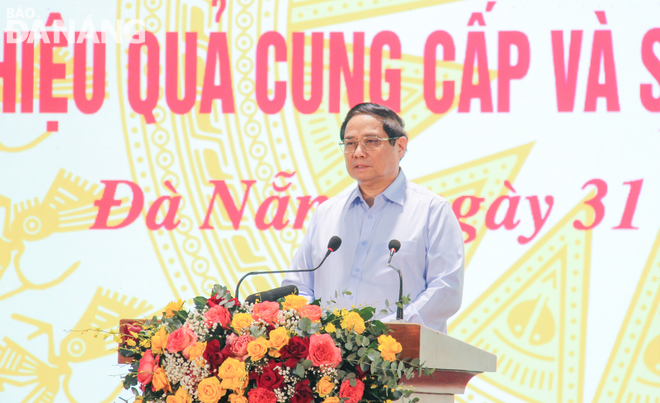 Prime Minister Pham Minh Chinh delivering a concluding speech at the conference. Photo: M.Q