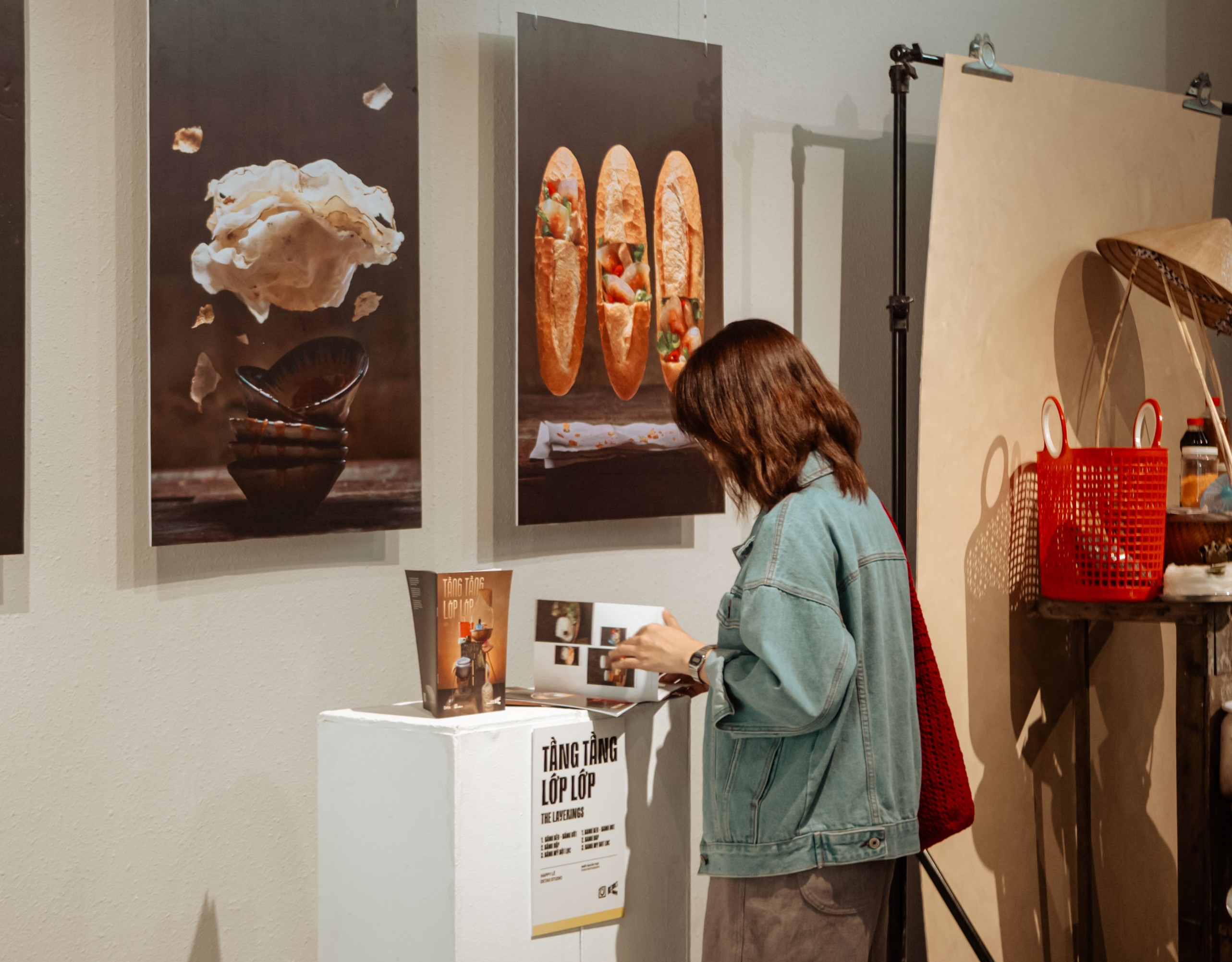 Visitors enjoy the unique display at the ‘Rong - Rao’ exhibition. Photo: T.Y