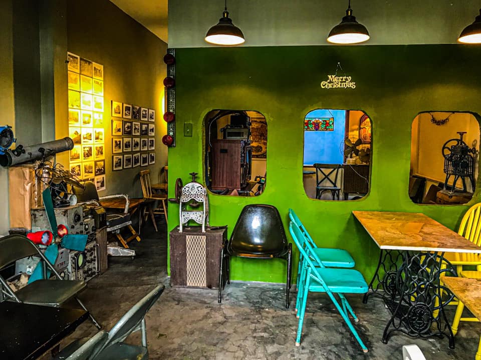 Simple - a retro-style café offers a ride back in time