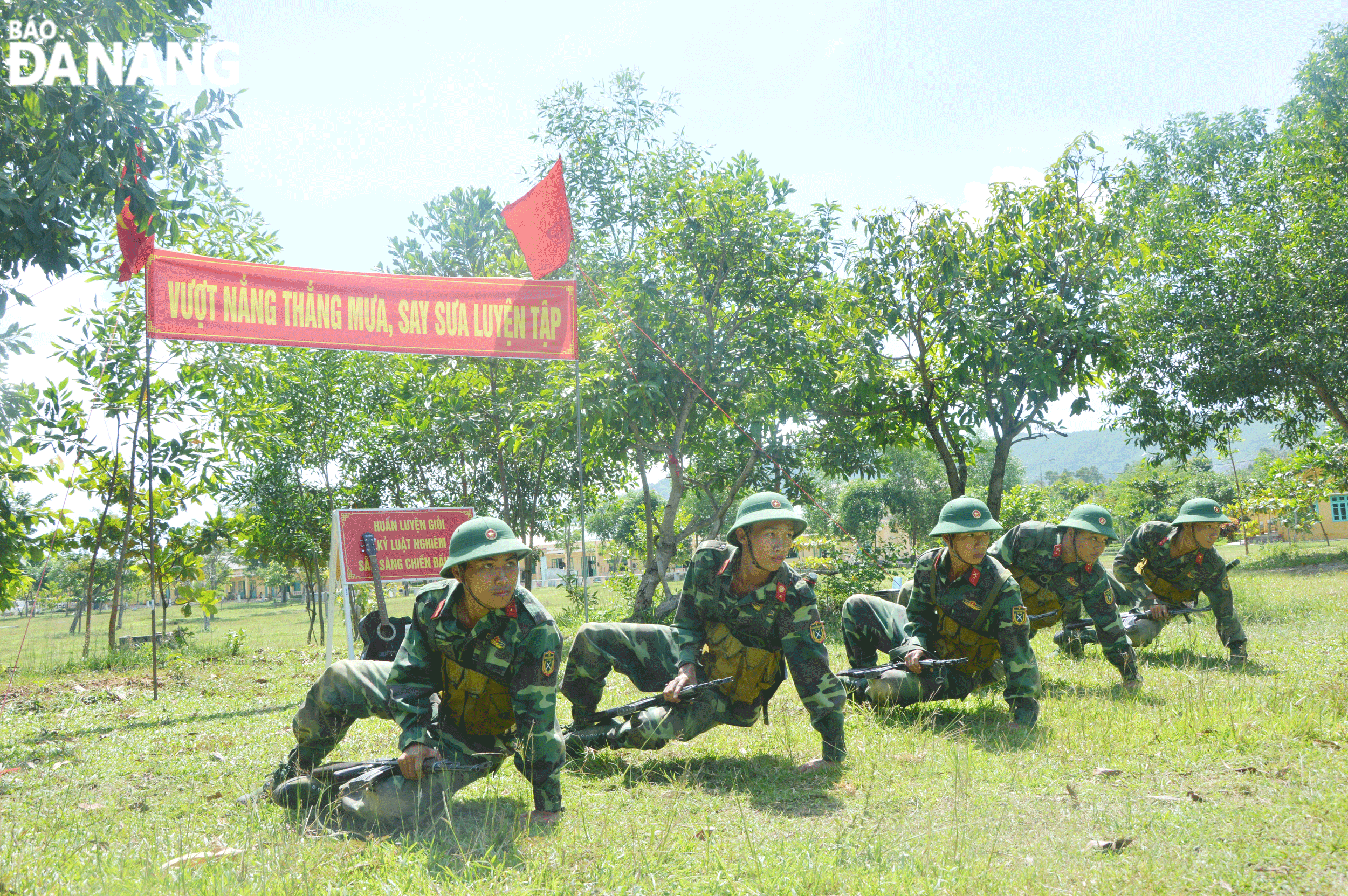 Lực lượng vũ trang thành phố làm theo lời Bác