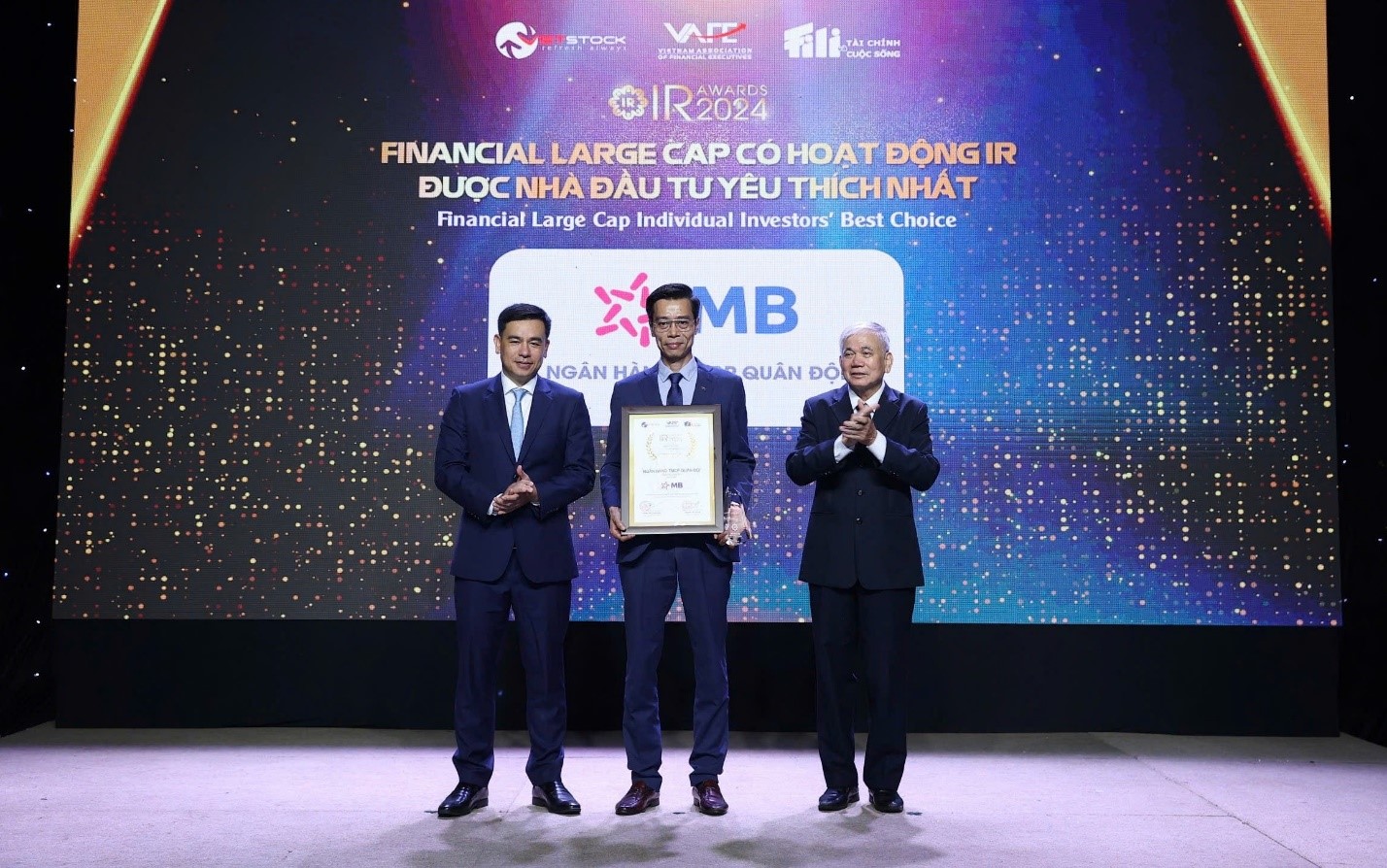 MB nhận 'cú đúp' giải thưởng tại IR Awards 2024