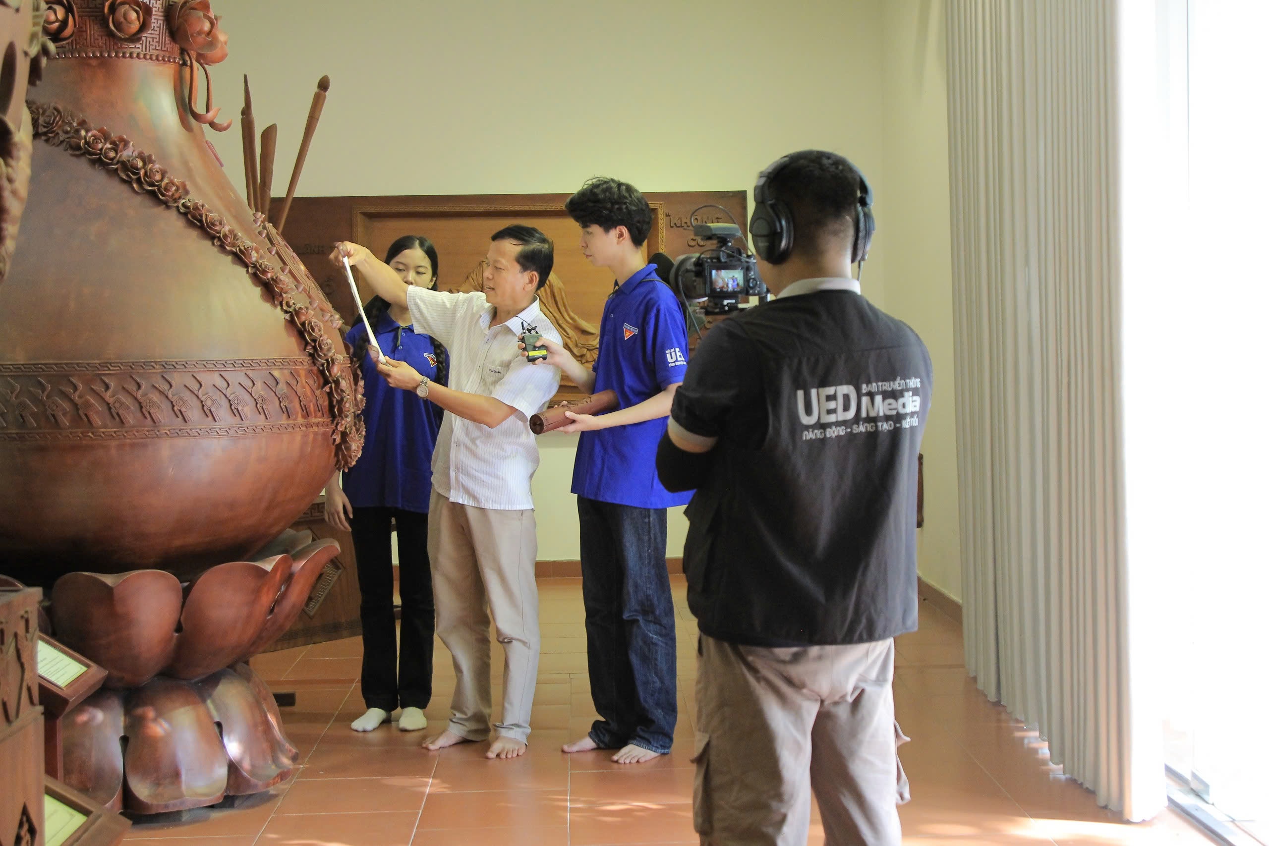 Students from the University of Science and Education filmed the video 