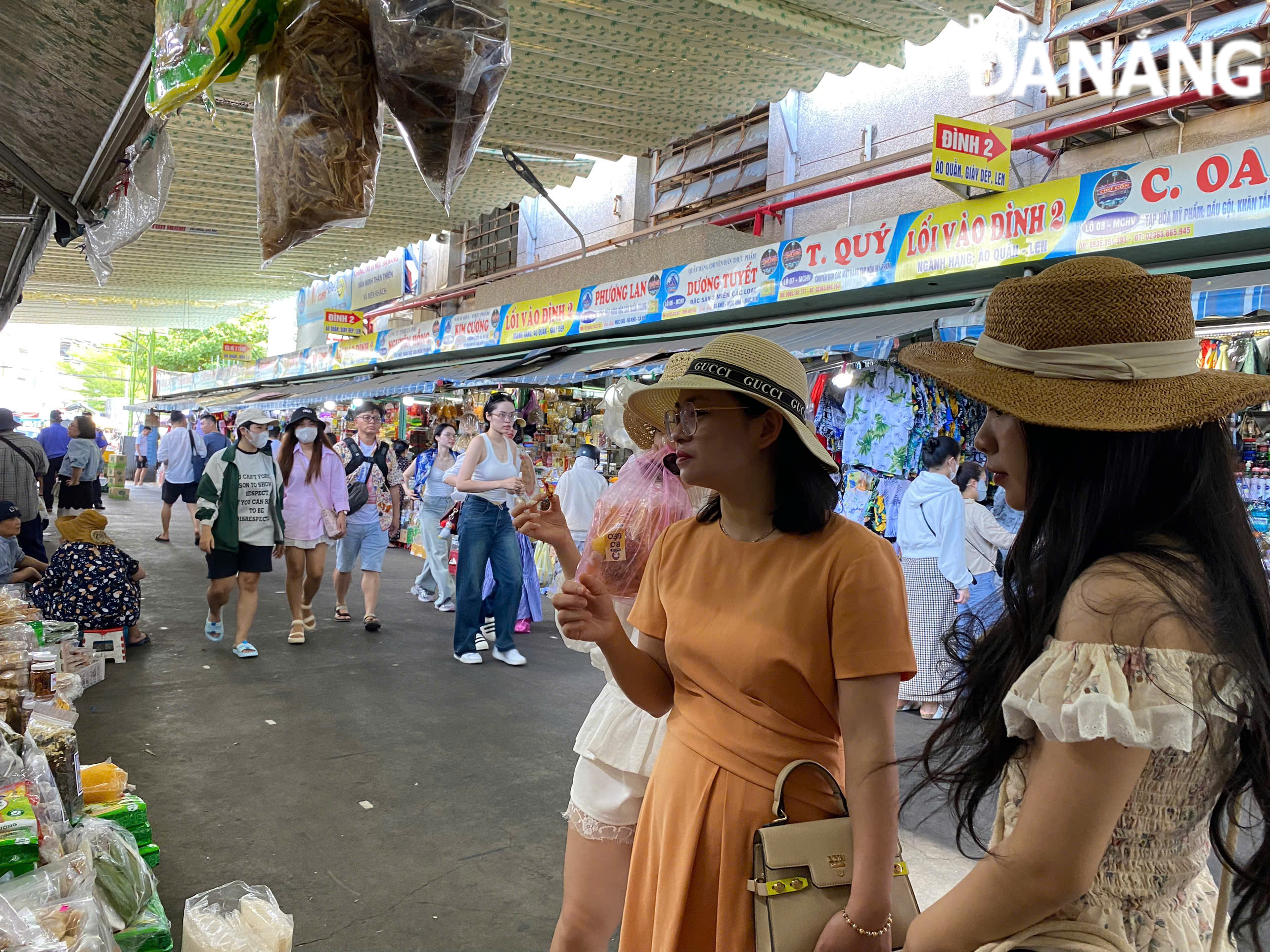 The number of visitors is expected to increase significantly during the last 2 days of the National Day holiday.