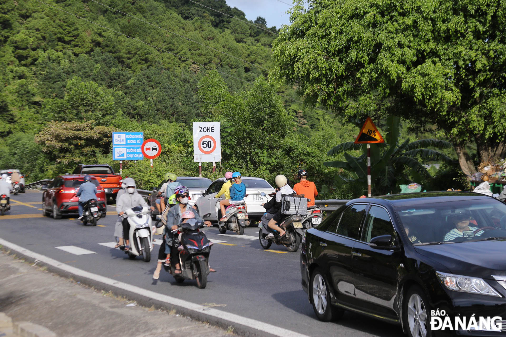 Many people choose to ride motorbikes over Hai Van Pass.