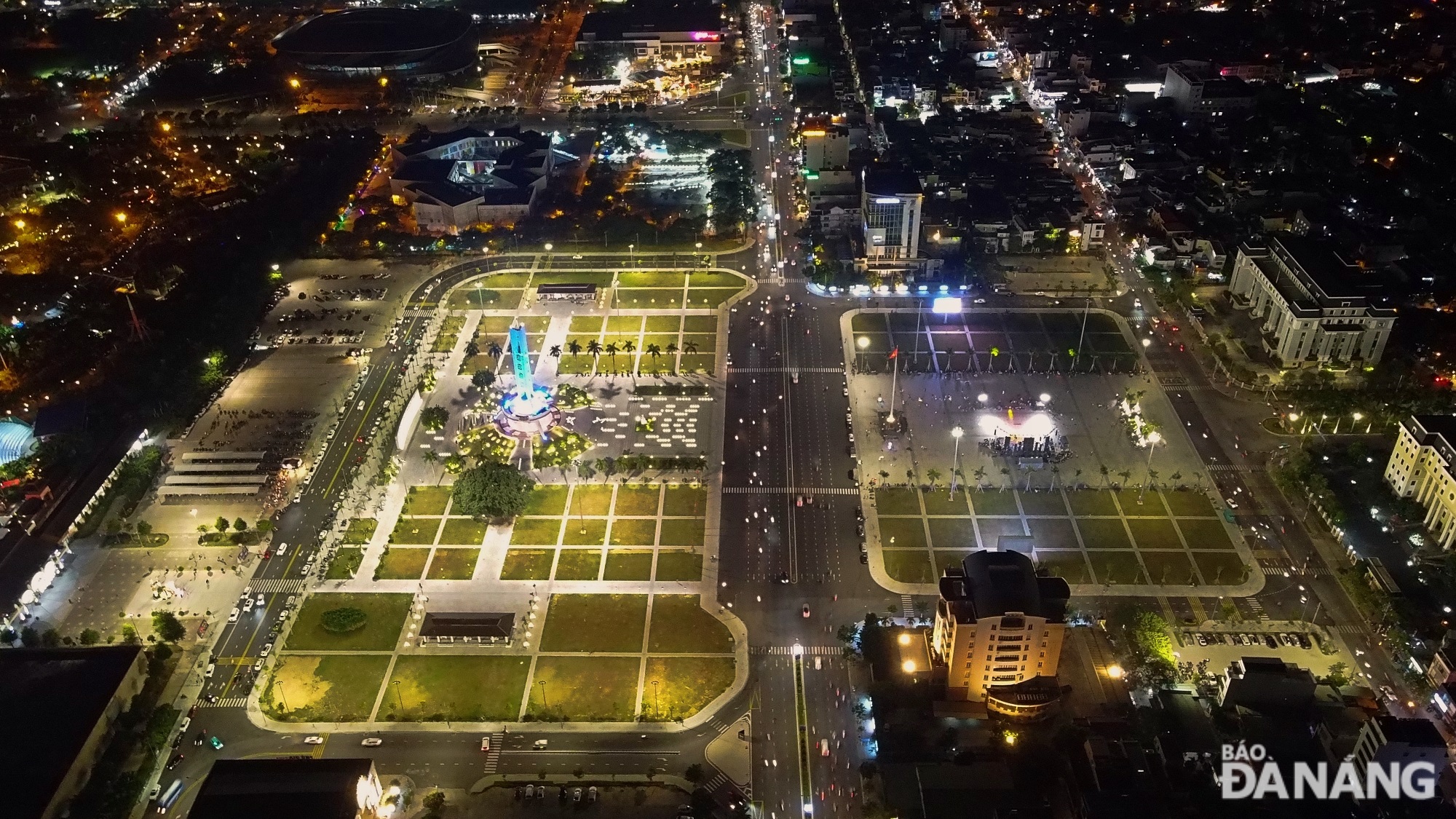 The project on upgrading the Peace Monument and expanding the March 29 Square in Hoa Cuong Bac Ward, Hai Chau District has a total investment of more than VND 212 billion funded by the city budget and donations from the whole community. Work started in the project in 2022 and divided into two phases.