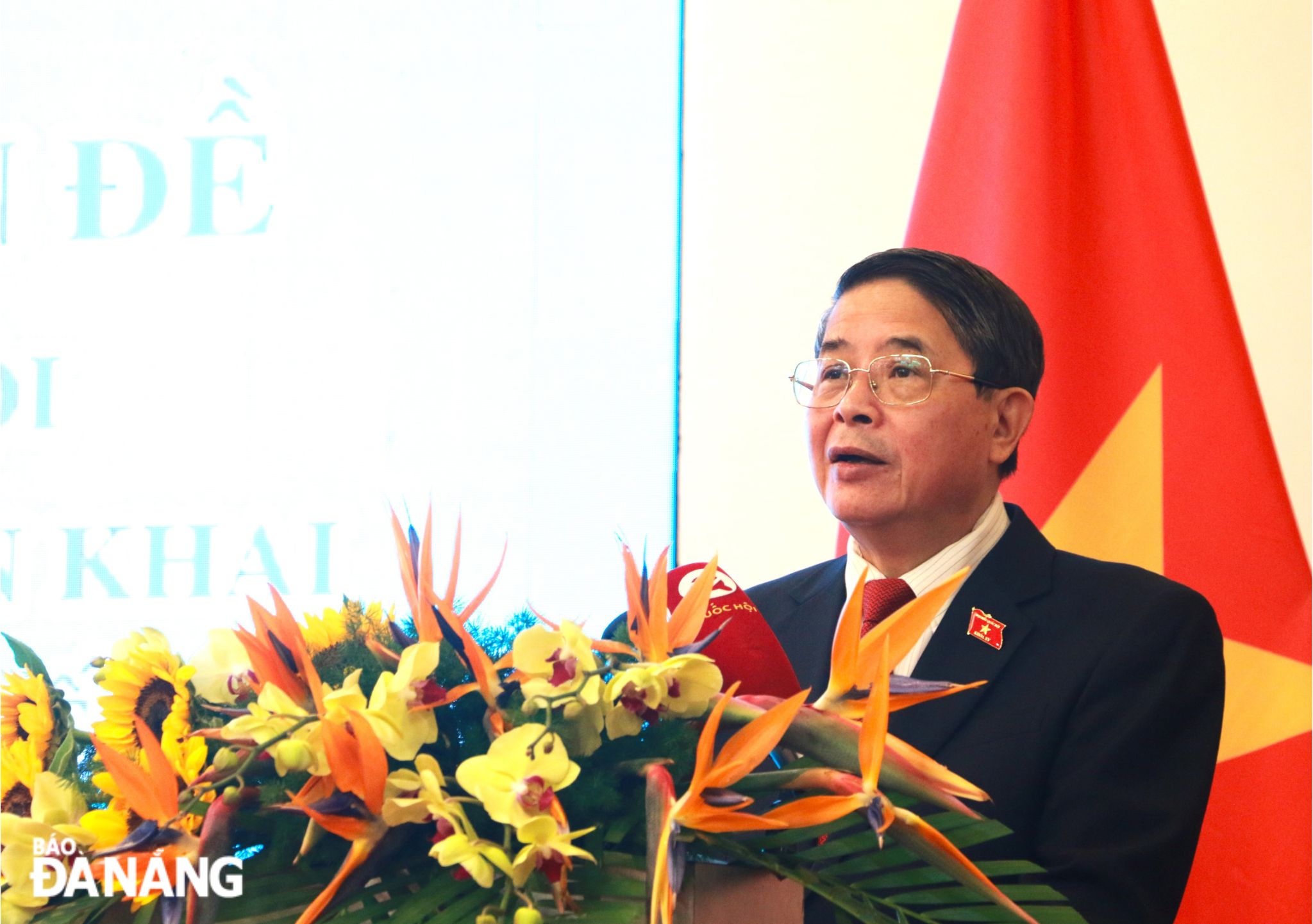 Vice Chairman of the Vietnamese National Assembly Nguyen Duc Hai delivering the opening speech at the seminar. Photo: T.P