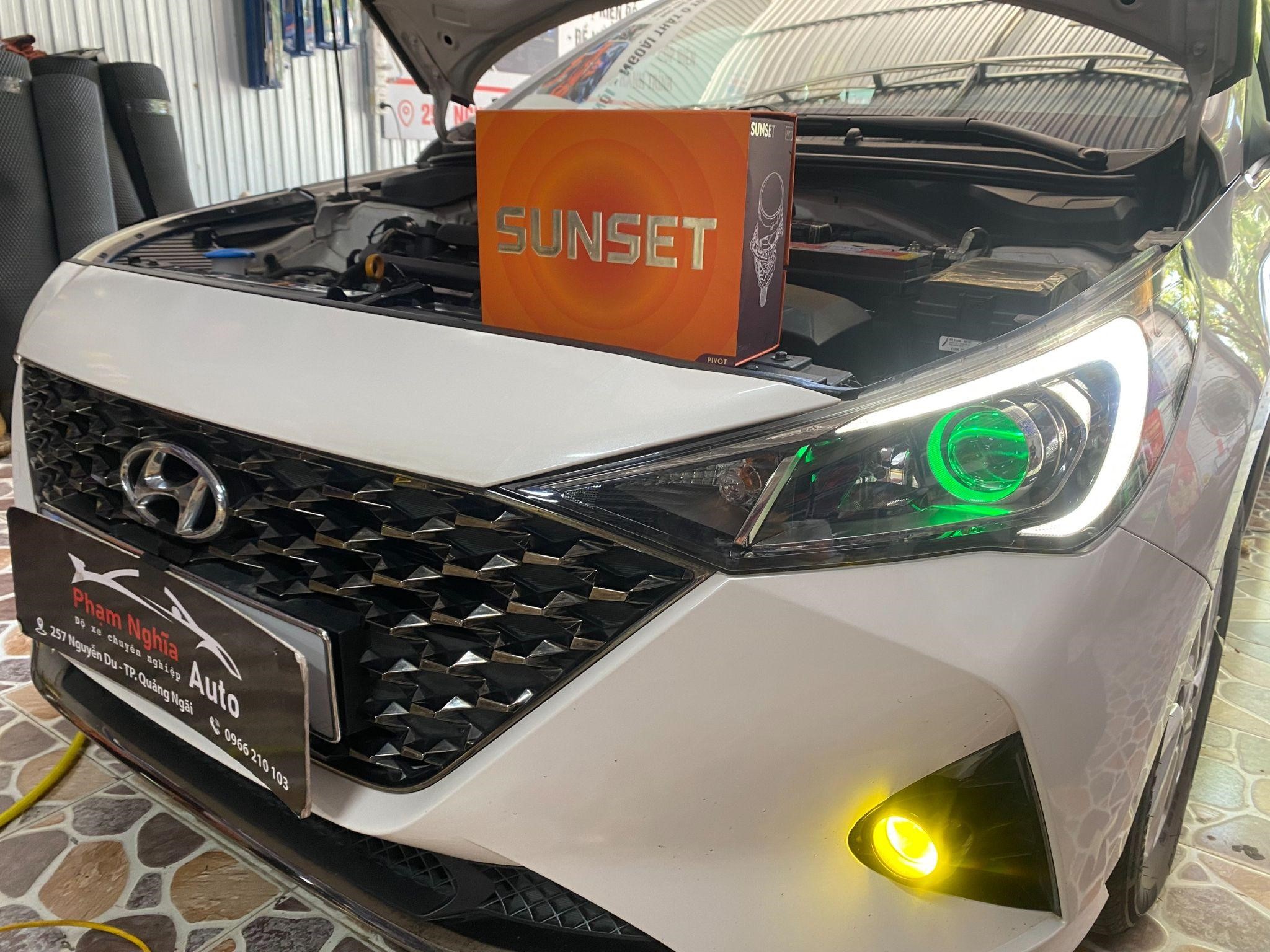 Hình ảnh Hyundai Accent lắp đặt Bi LED Sunset.