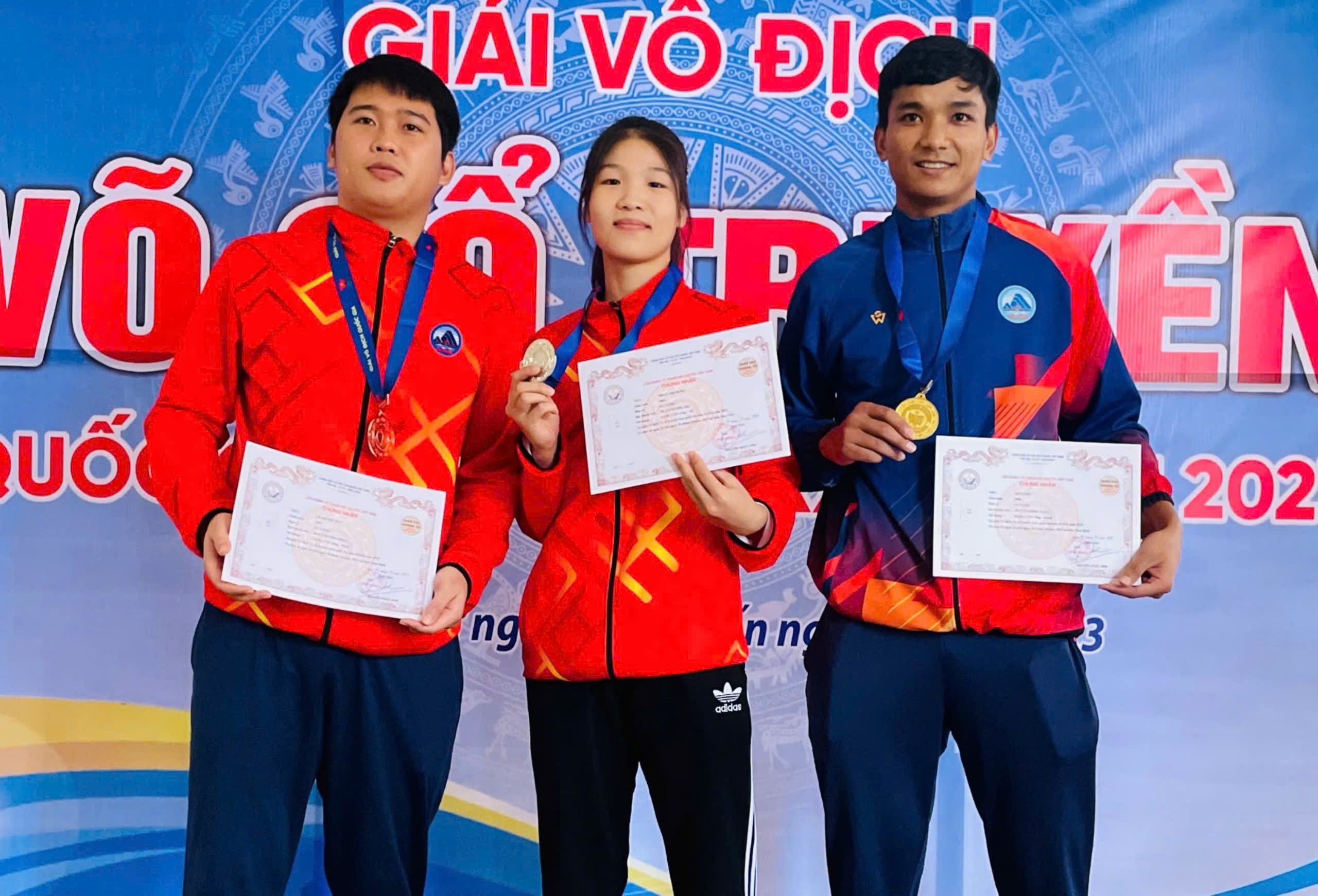 Ro O Phu (right) and Phan Thi Dung (middle) have made many contributions to Da Nang's traditional martial arts. Photo: NVCC